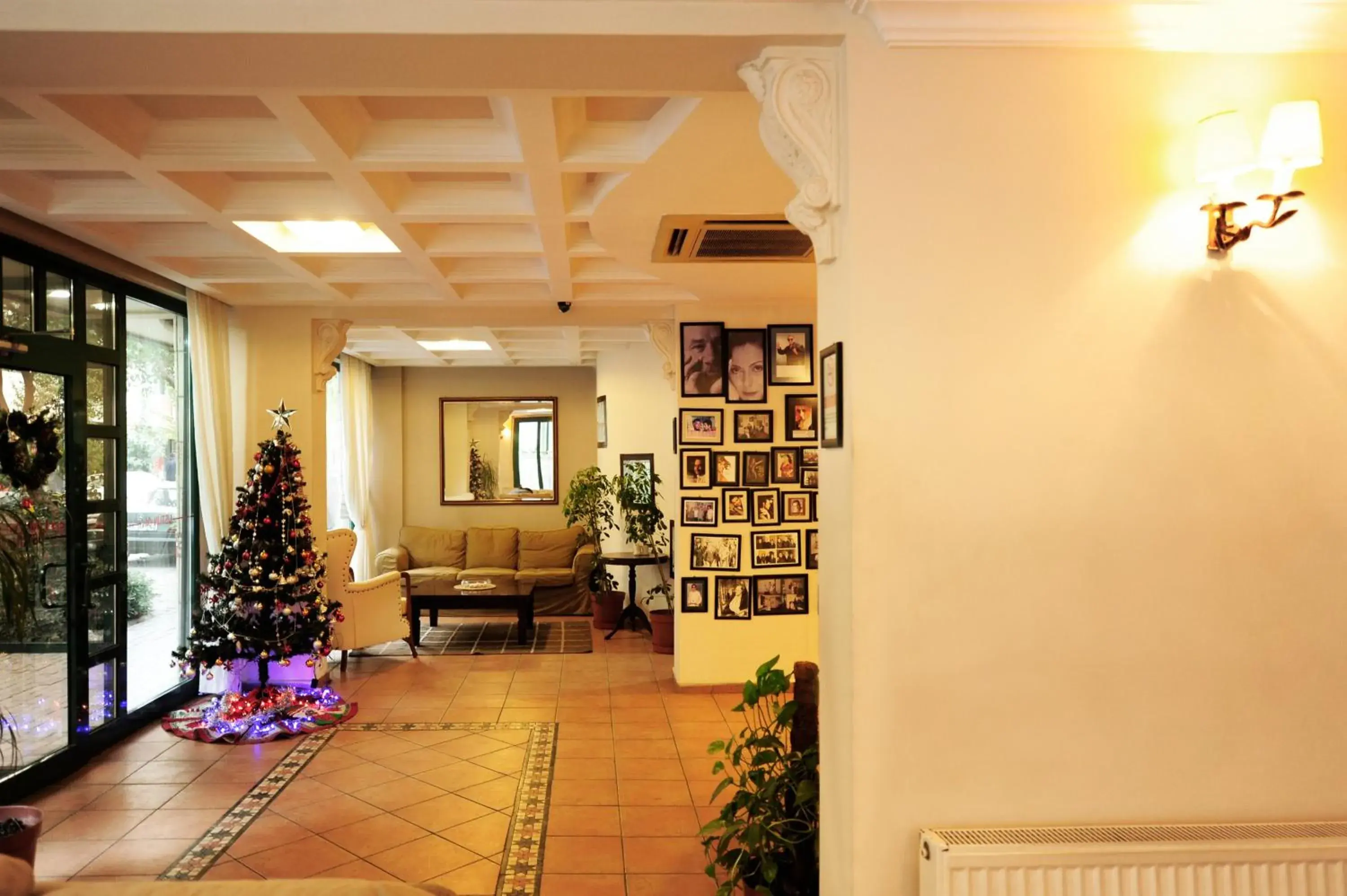 Lobby or reception in Ustun Hotel Alsancak