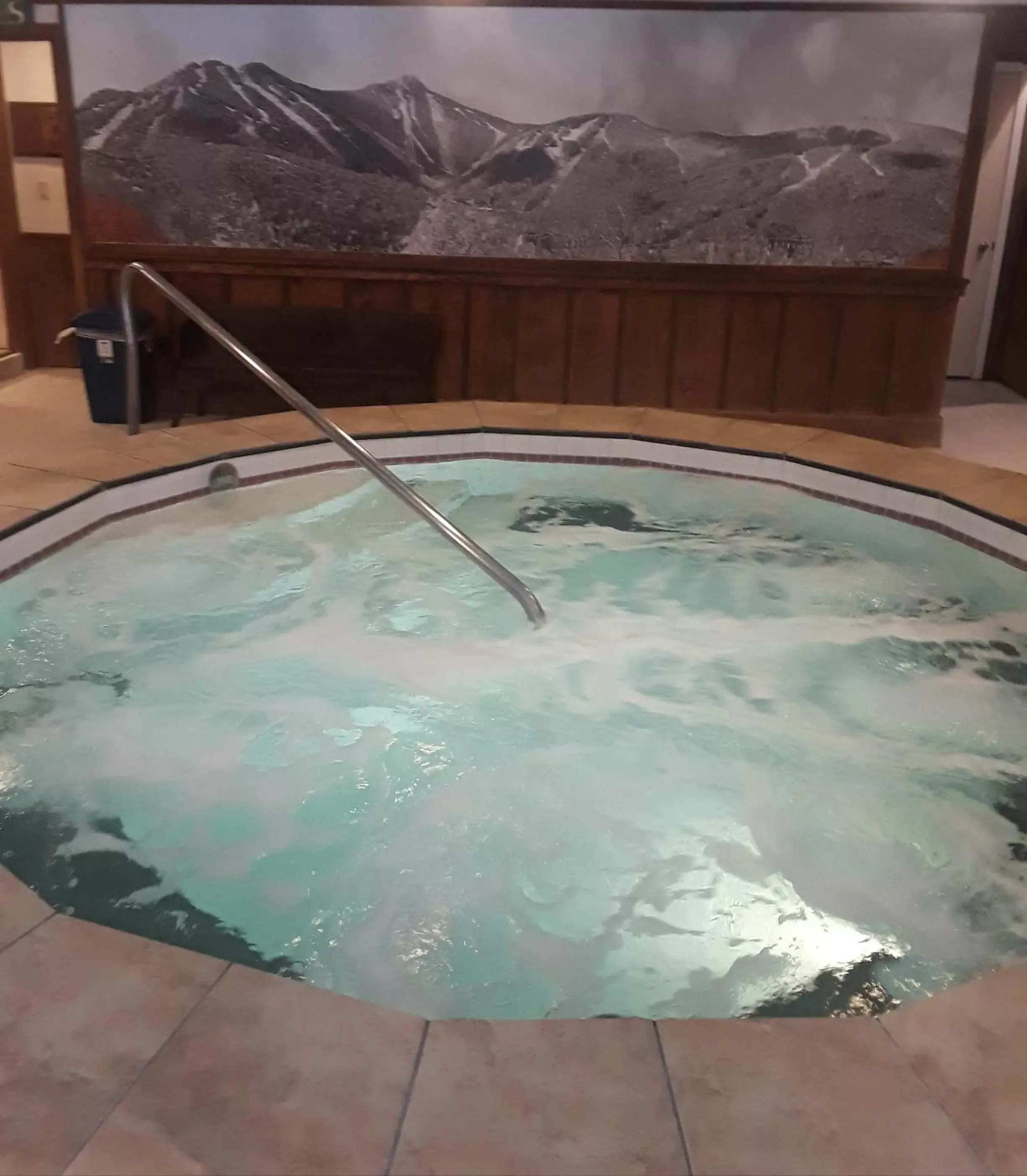 Hot Tub in Summit Lodge