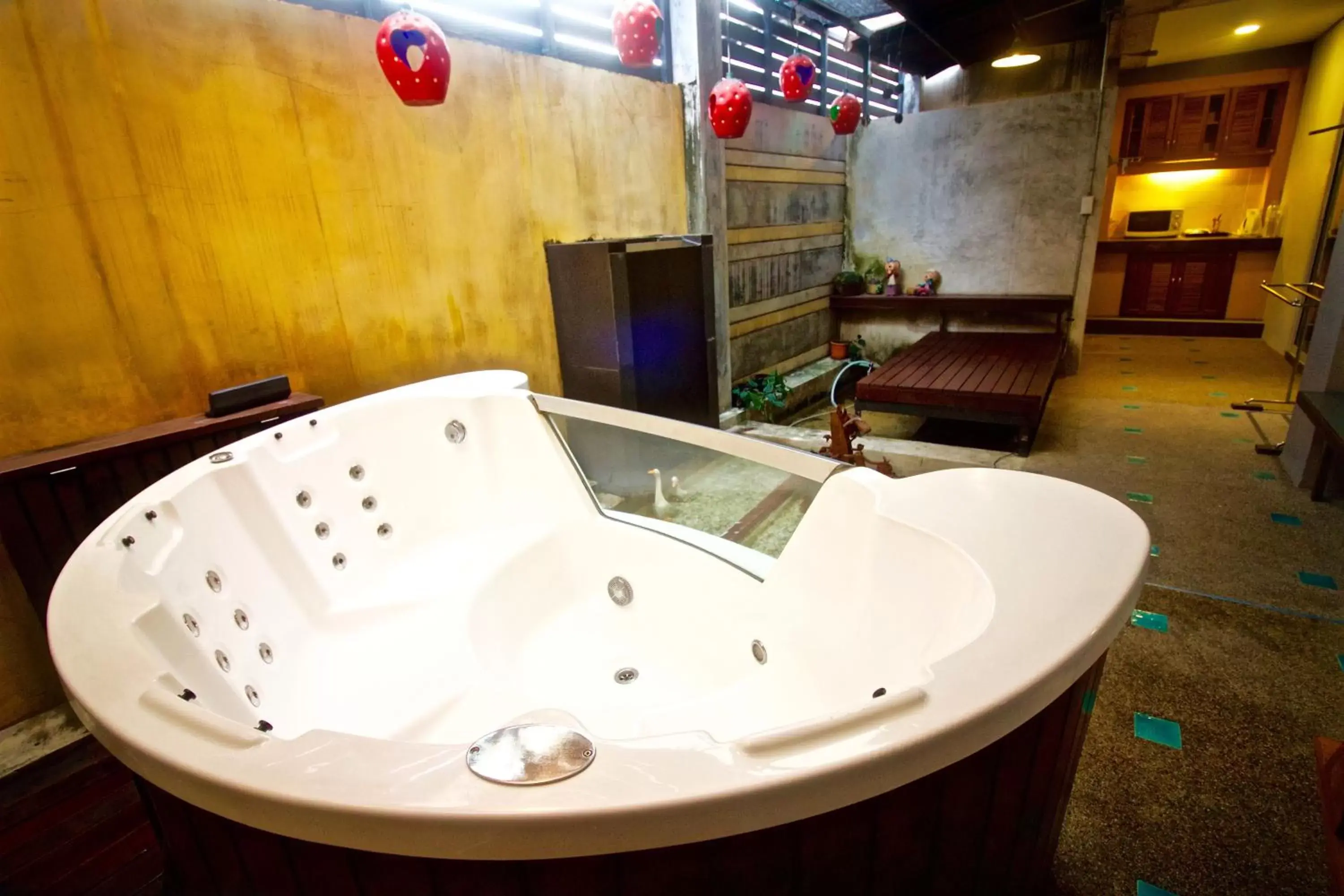 Hot Tub in Eurna Resort Hotel