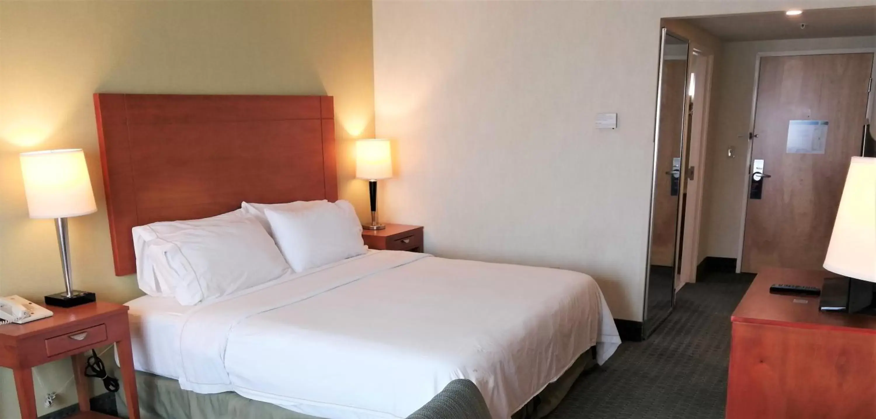 Bed in Holiday Inn Express & Suites Toluca Zona Aeropuerto, an IHG Hotel