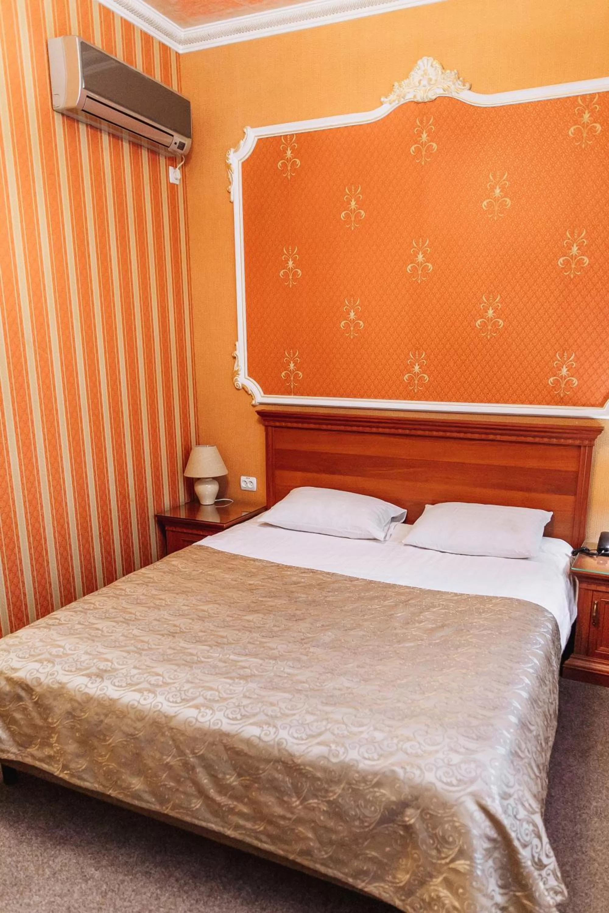 Bed in Viktoriya Family Hotel Restaurant complex
