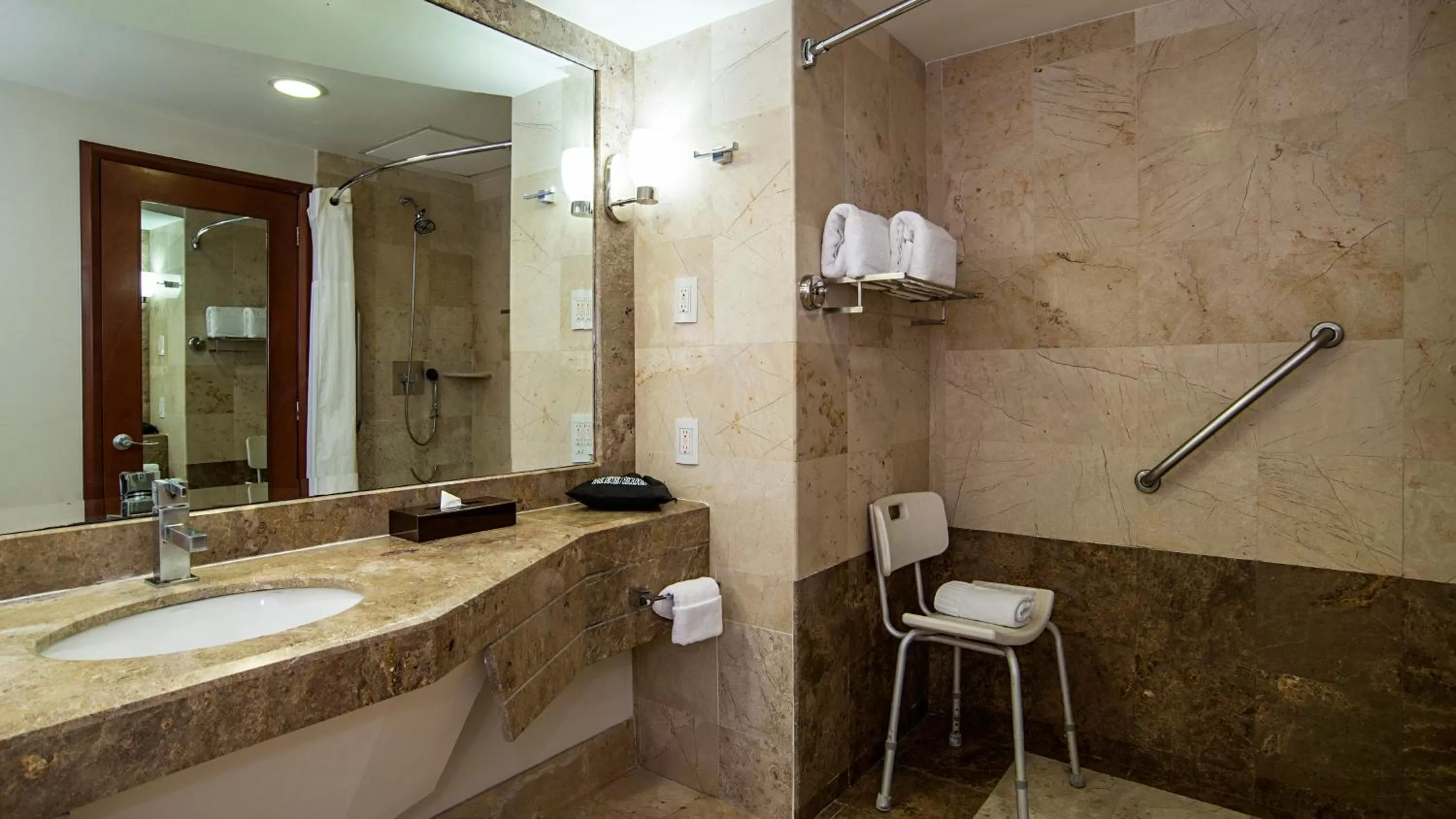 Bathroom in Holiday Inn Tuxtla Gutierrez by IHG