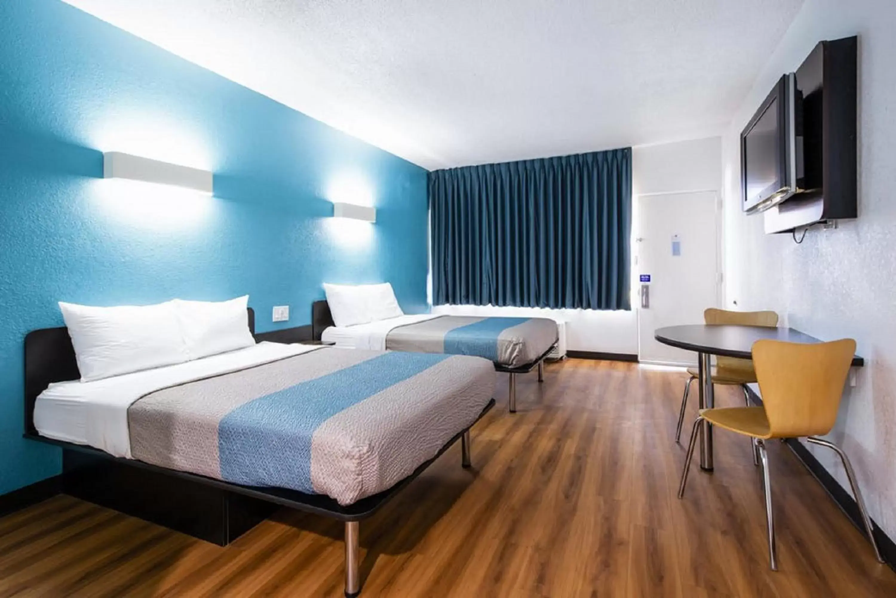 Photo of the whole room, Bed in Motel 6-Jacksonville, NC Photo of the whole room, Bed in Motel 6-Jacksonville, NC