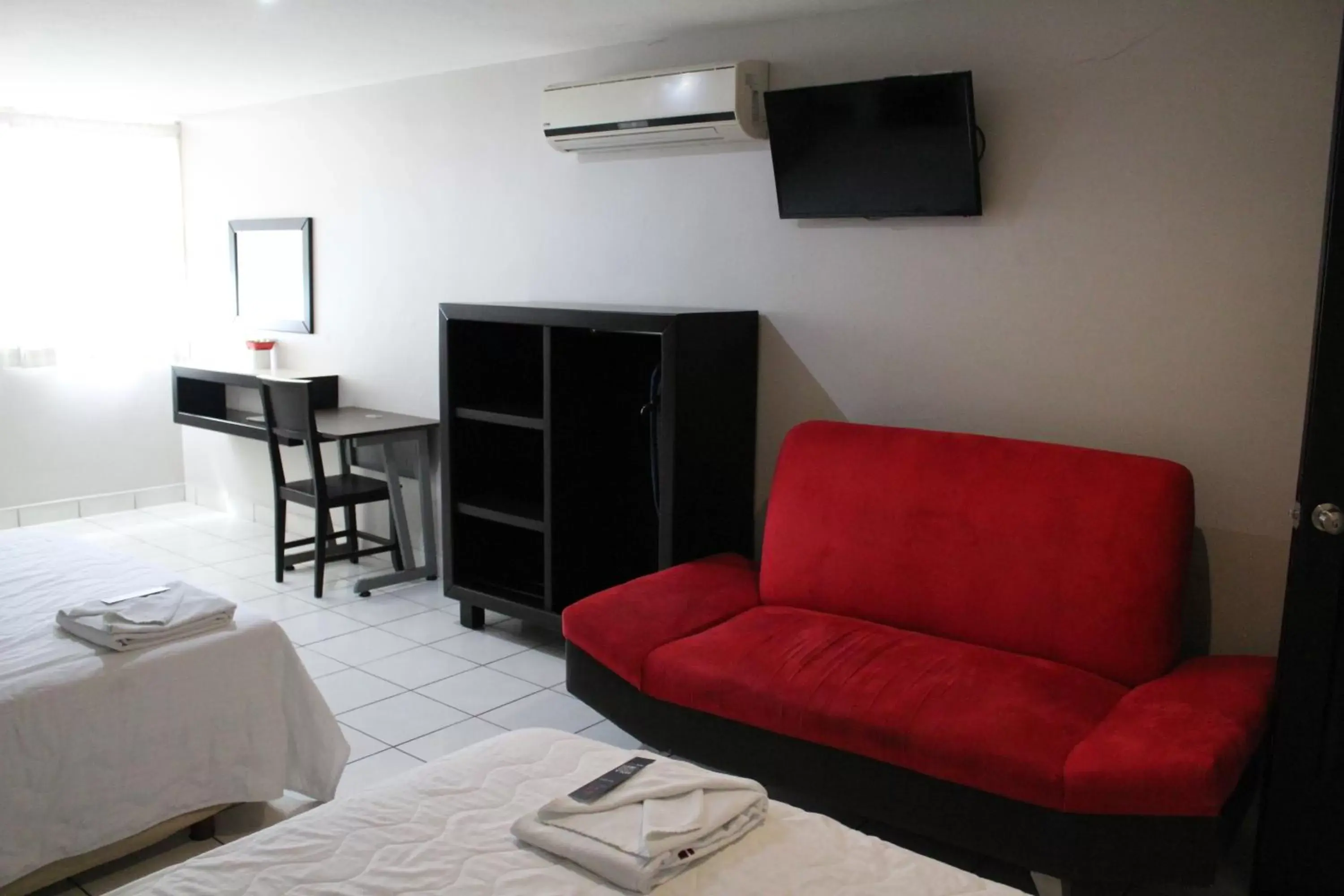 Bed, Seating Area in Hotel Florencia Poza Rica