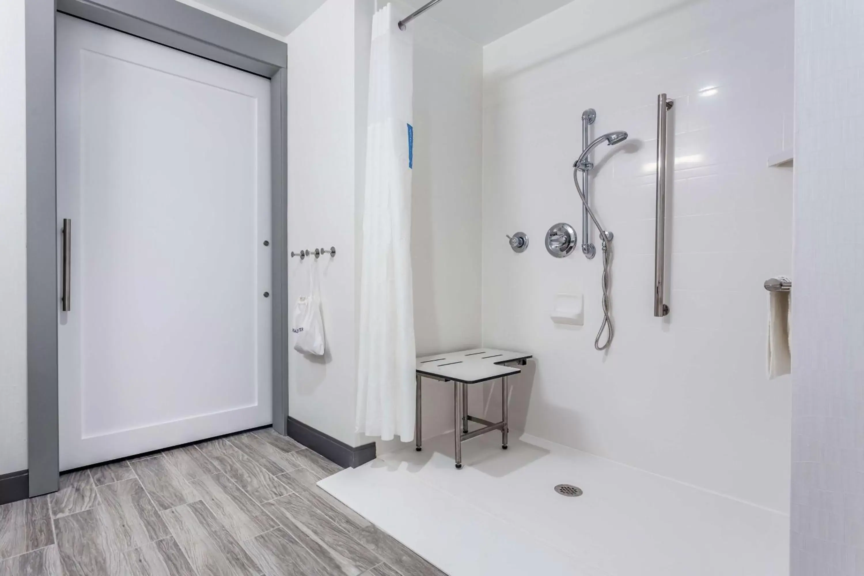 Bathroom in Hampton Inn & Suites Saraland Mobile