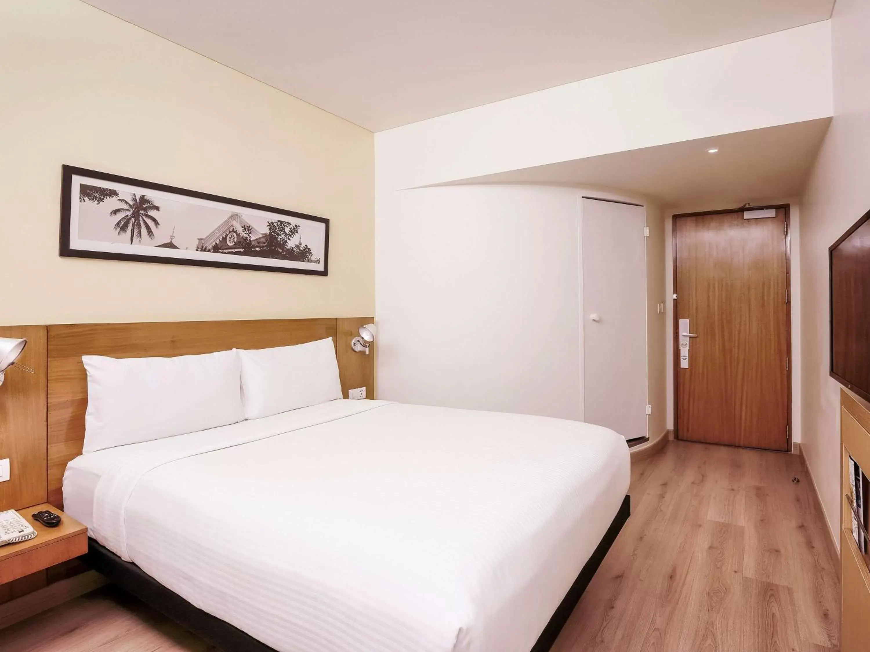 Photo of the whole room, Bed in ibis Pune Viman Nagar - An Accor Brand