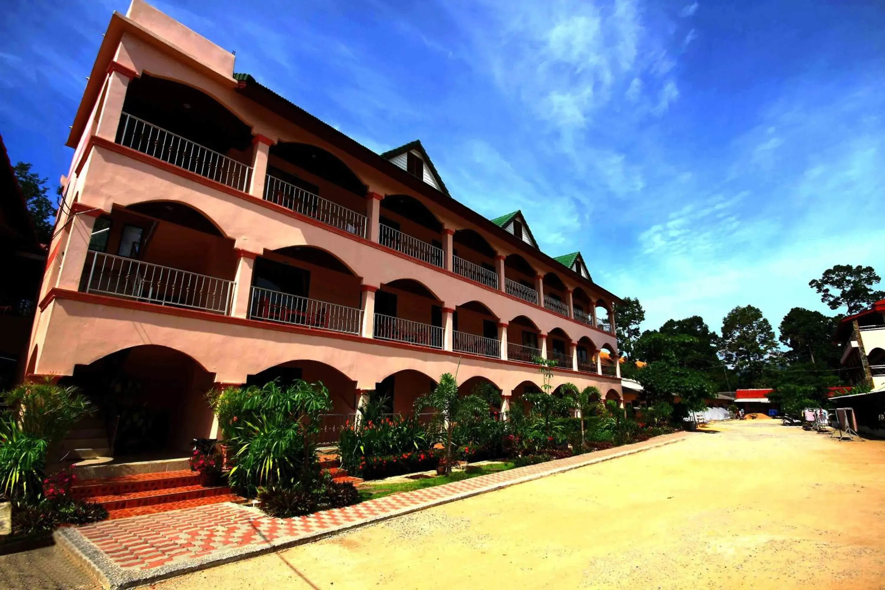 Facade/entrance, Property Building in Lotus Friendly Hotel