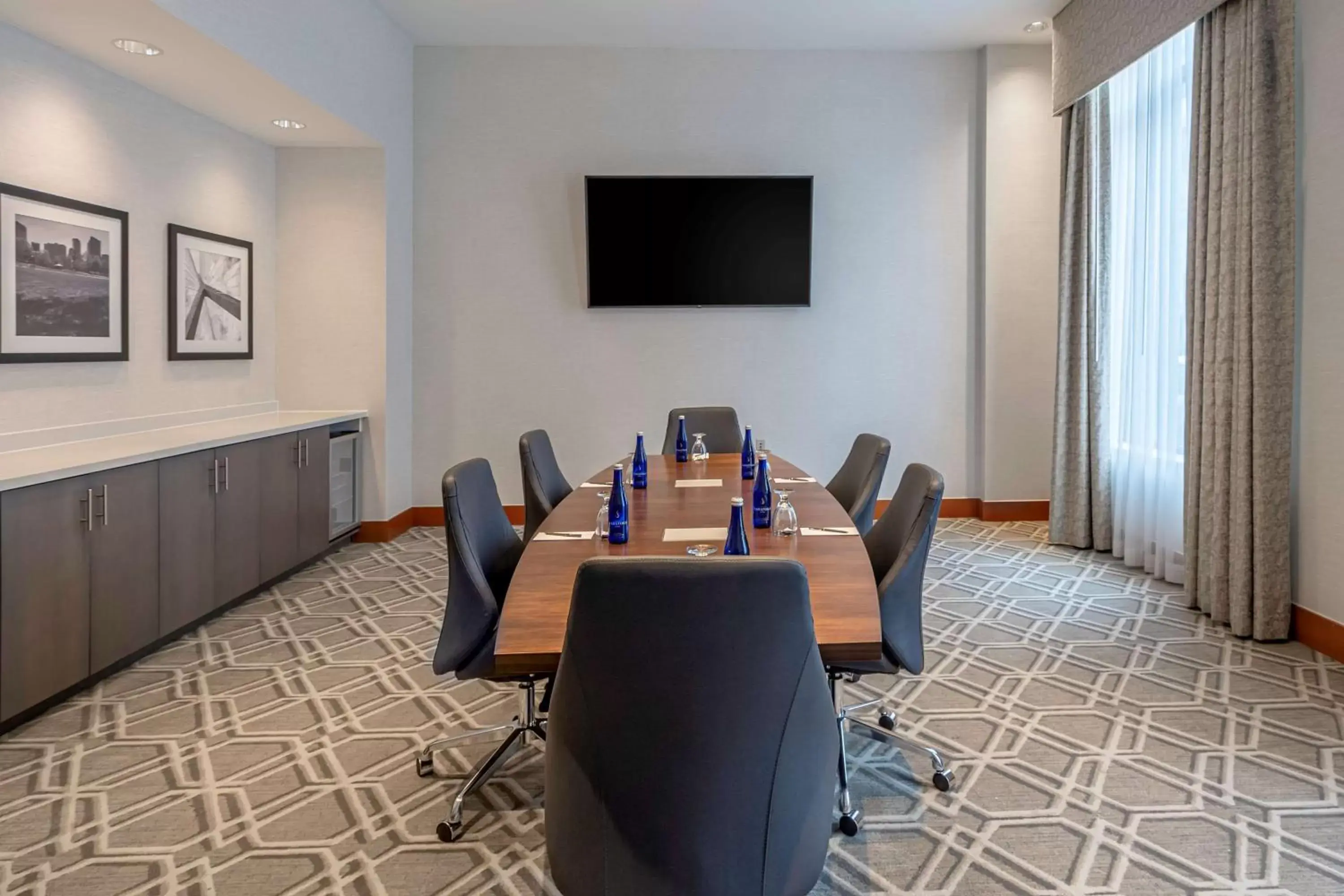 Meeting/conference room in Embassy Suites Boston at Logan Airport