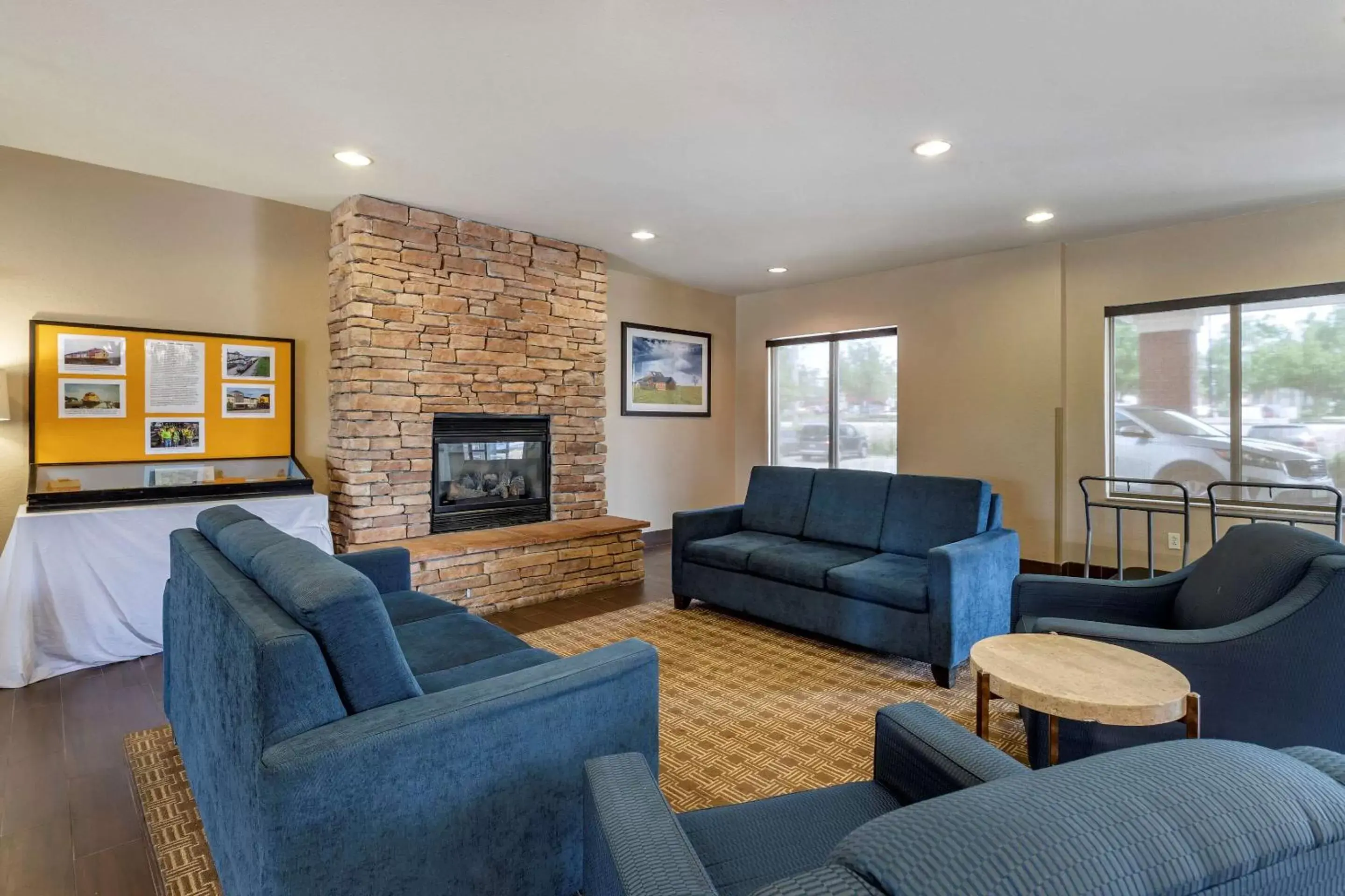 Lobby or reception, Seating Area in Comfort Suites Coralville I-80