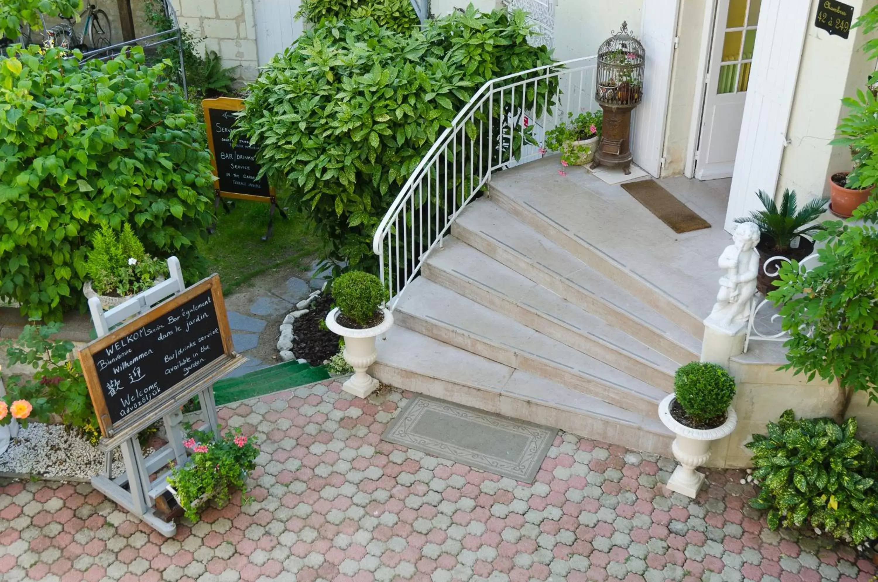 Facade/entrance in Chateaux Demeures Le Plantagenet