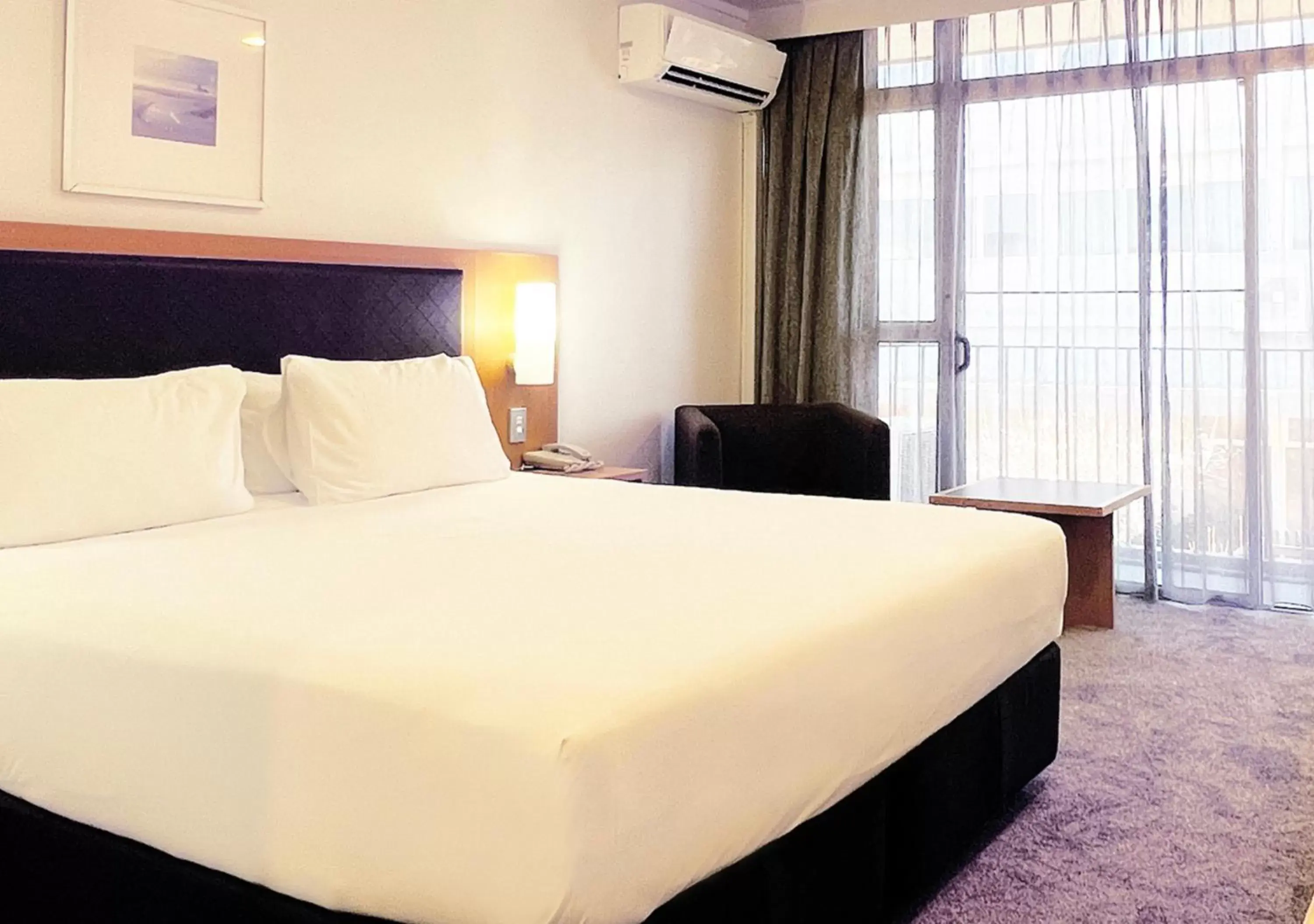 Bedroom, Bed in Sudima Hotel Lake Rotorua