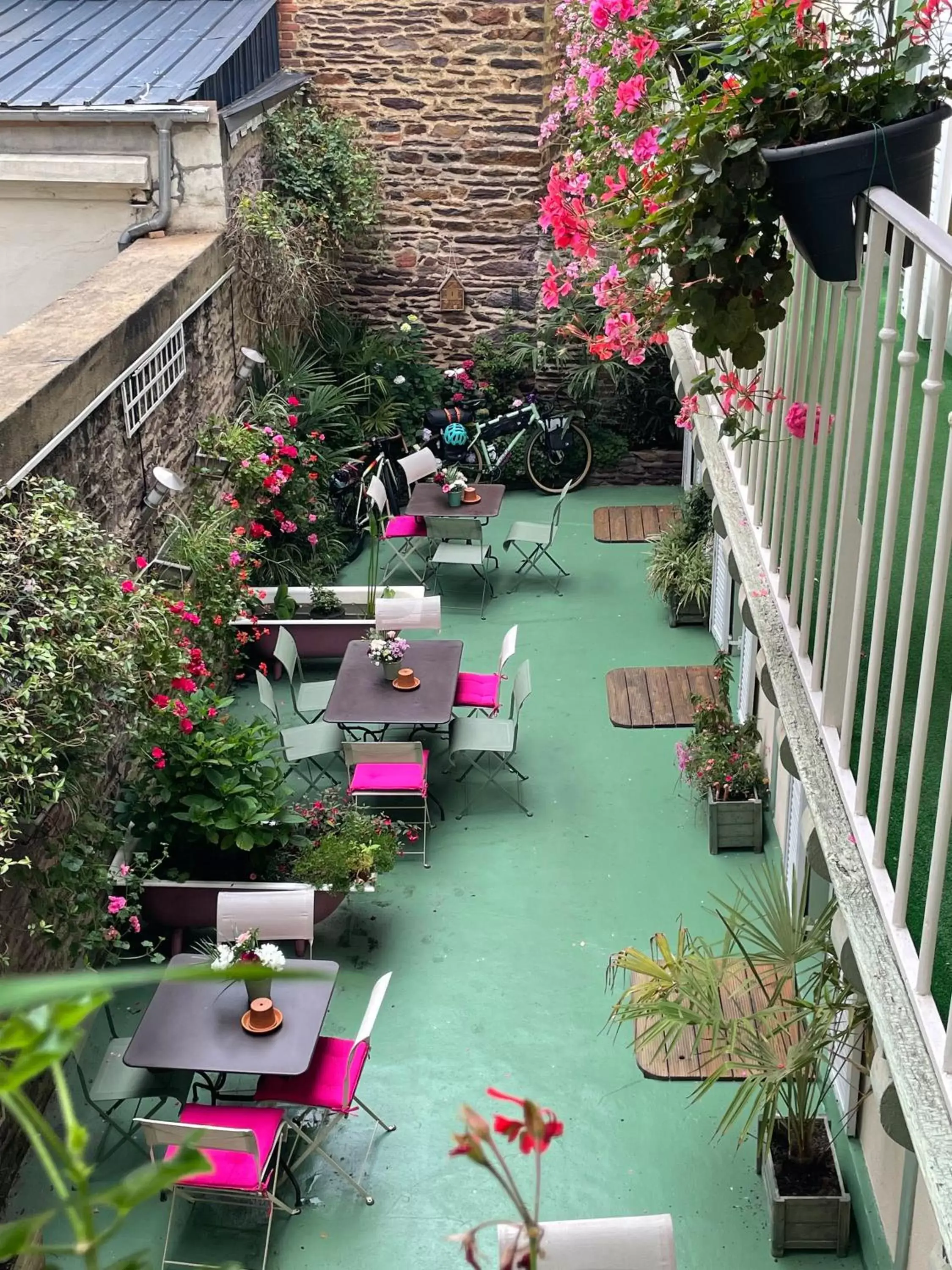 Patio, Restaurant/Places to Eat in Garden Hotel Rennes Centre Gare