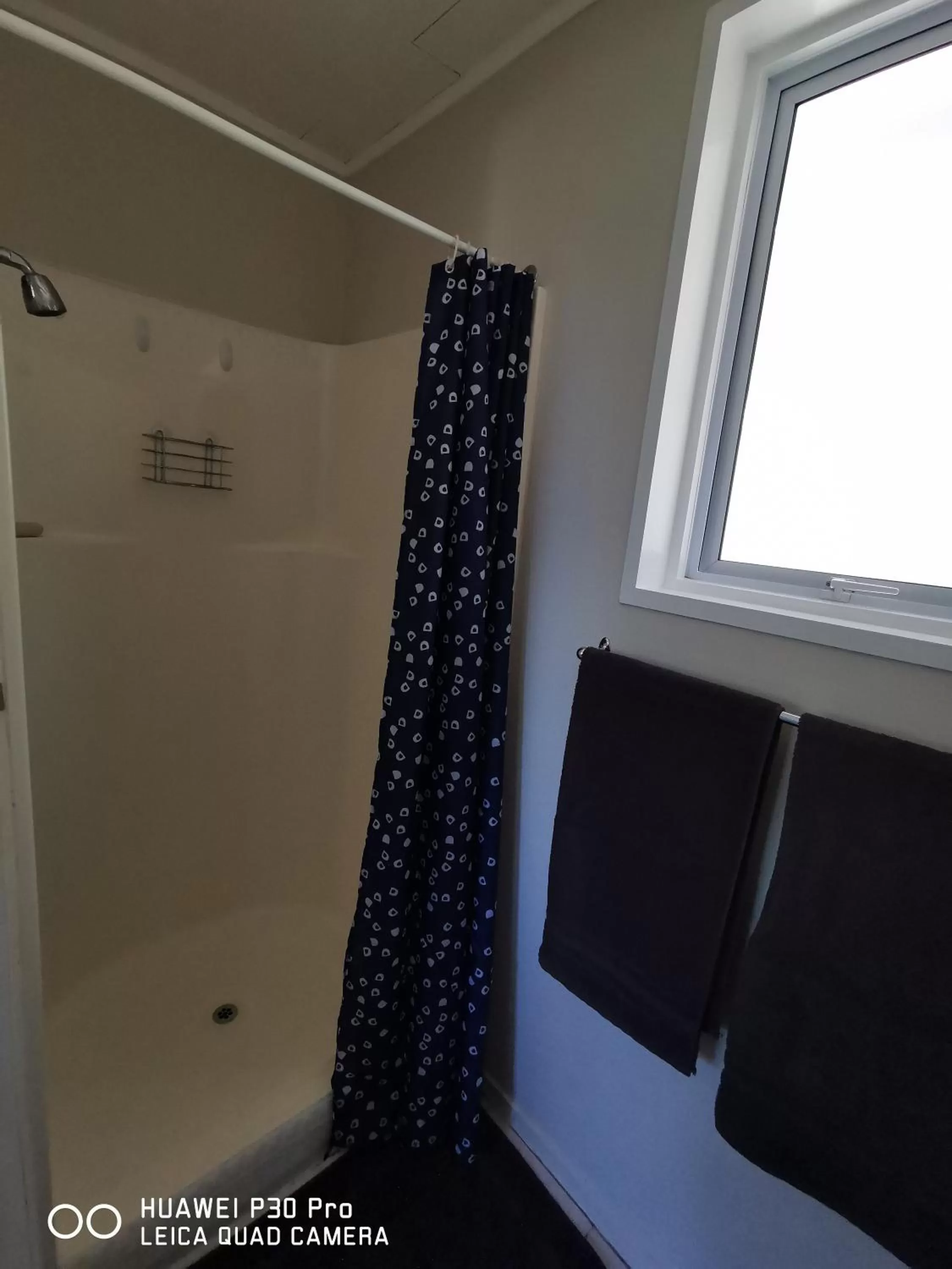 Shower, Bathroom in On Tate