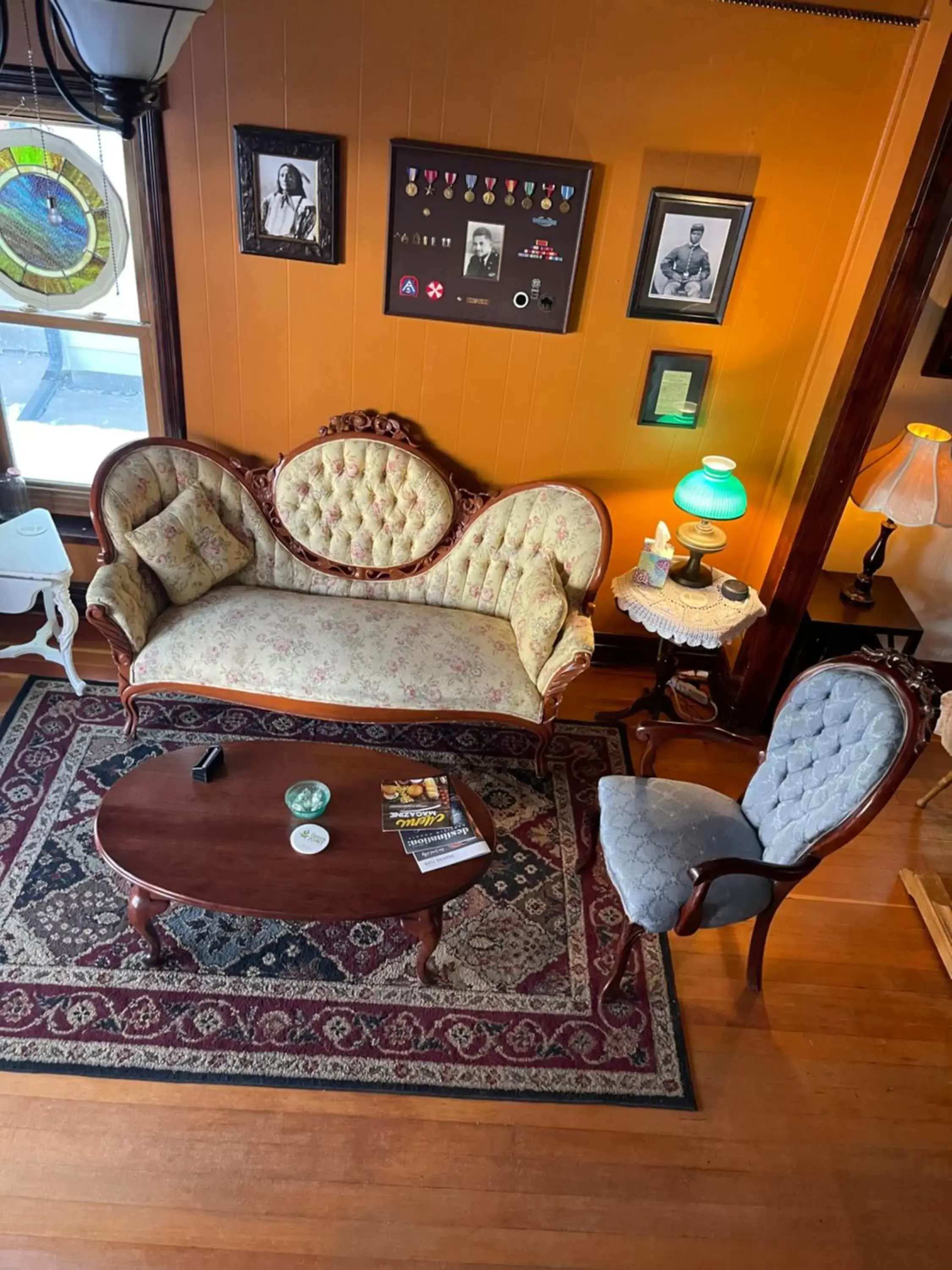 Seating Area in Downtown B&B with Jacuzzi