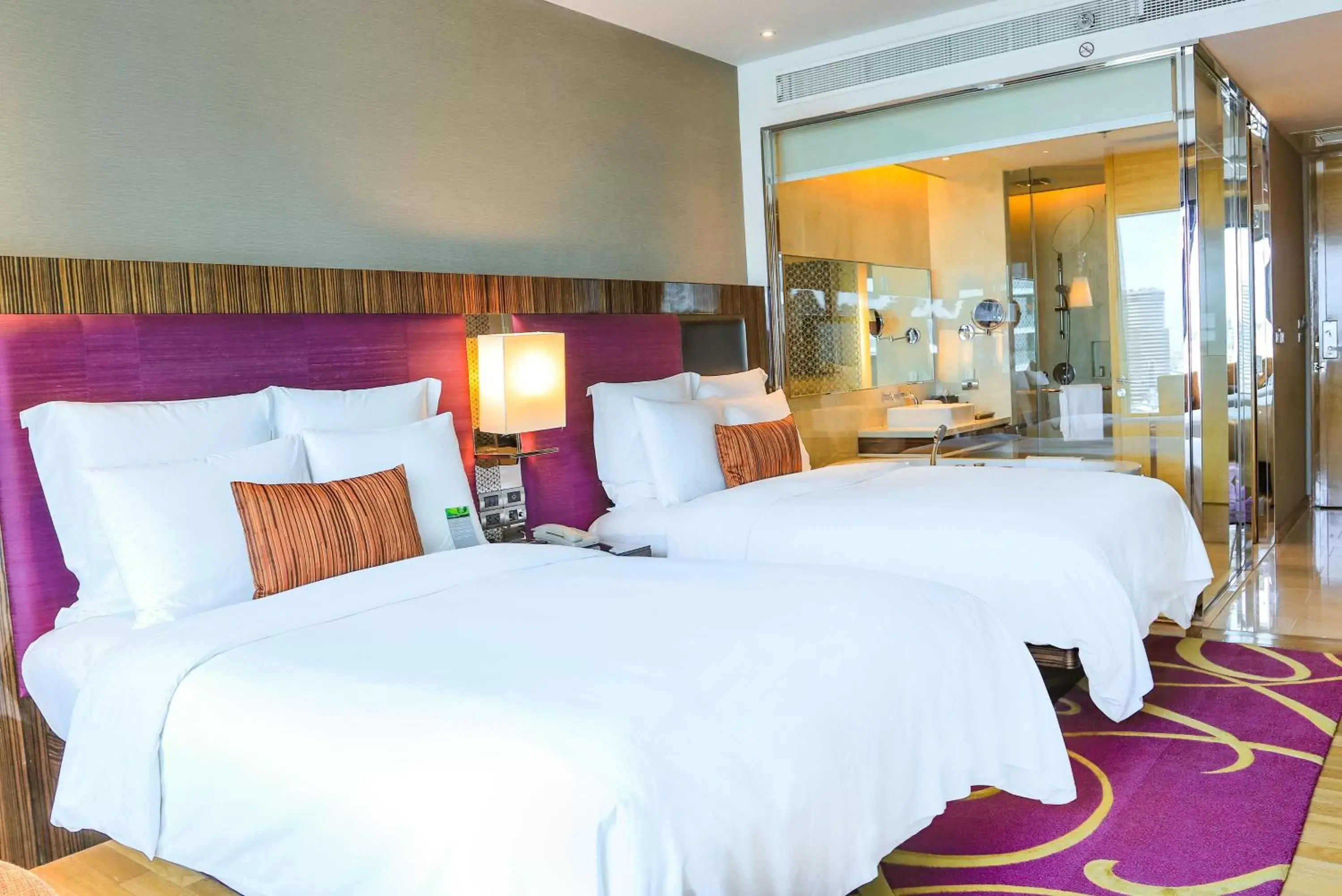 Bedroom, Bed in Renaissance Bangkok Ratchaprasong Hotel