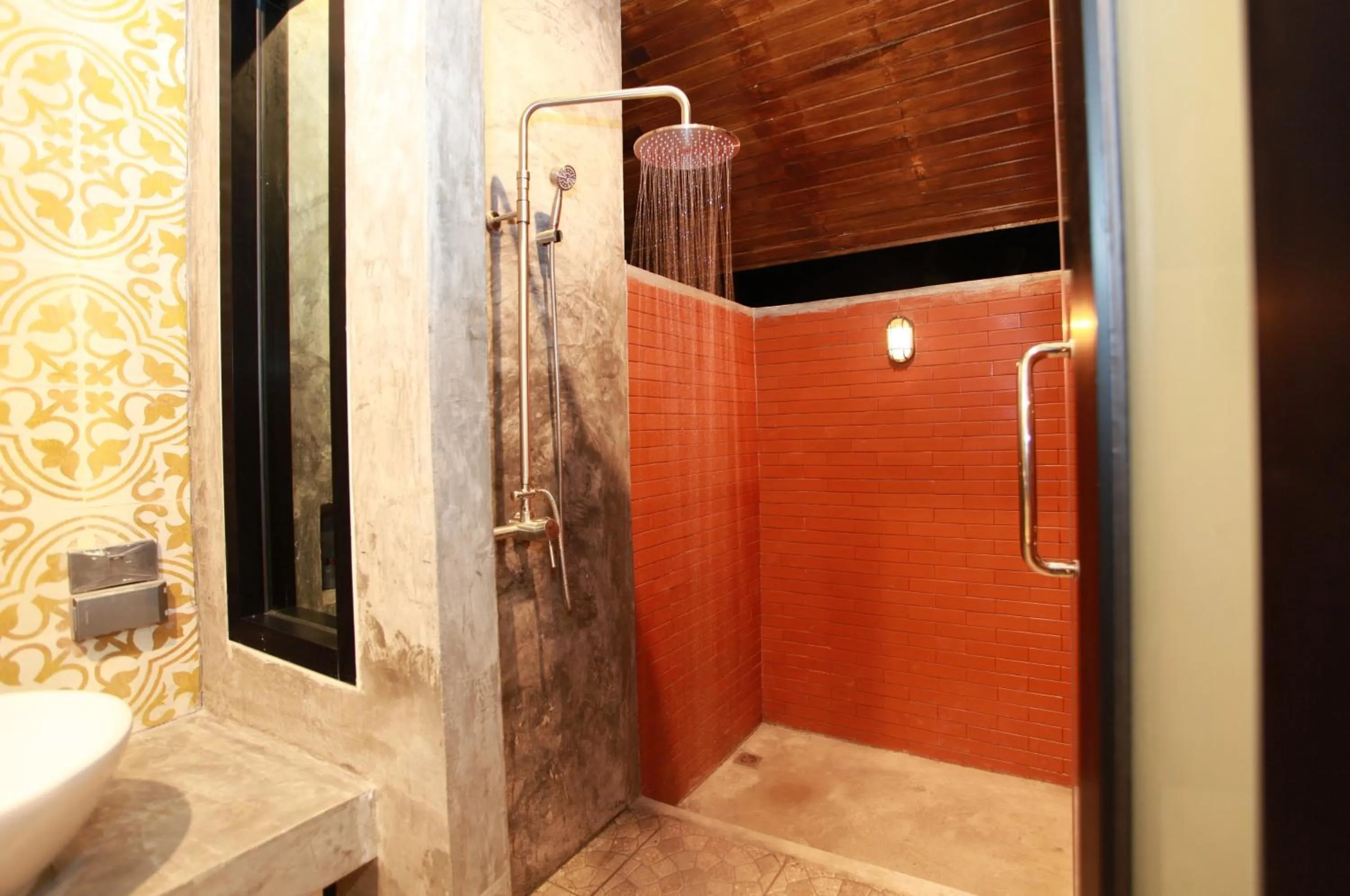 Shower in Mook Lamai Resort and Spa