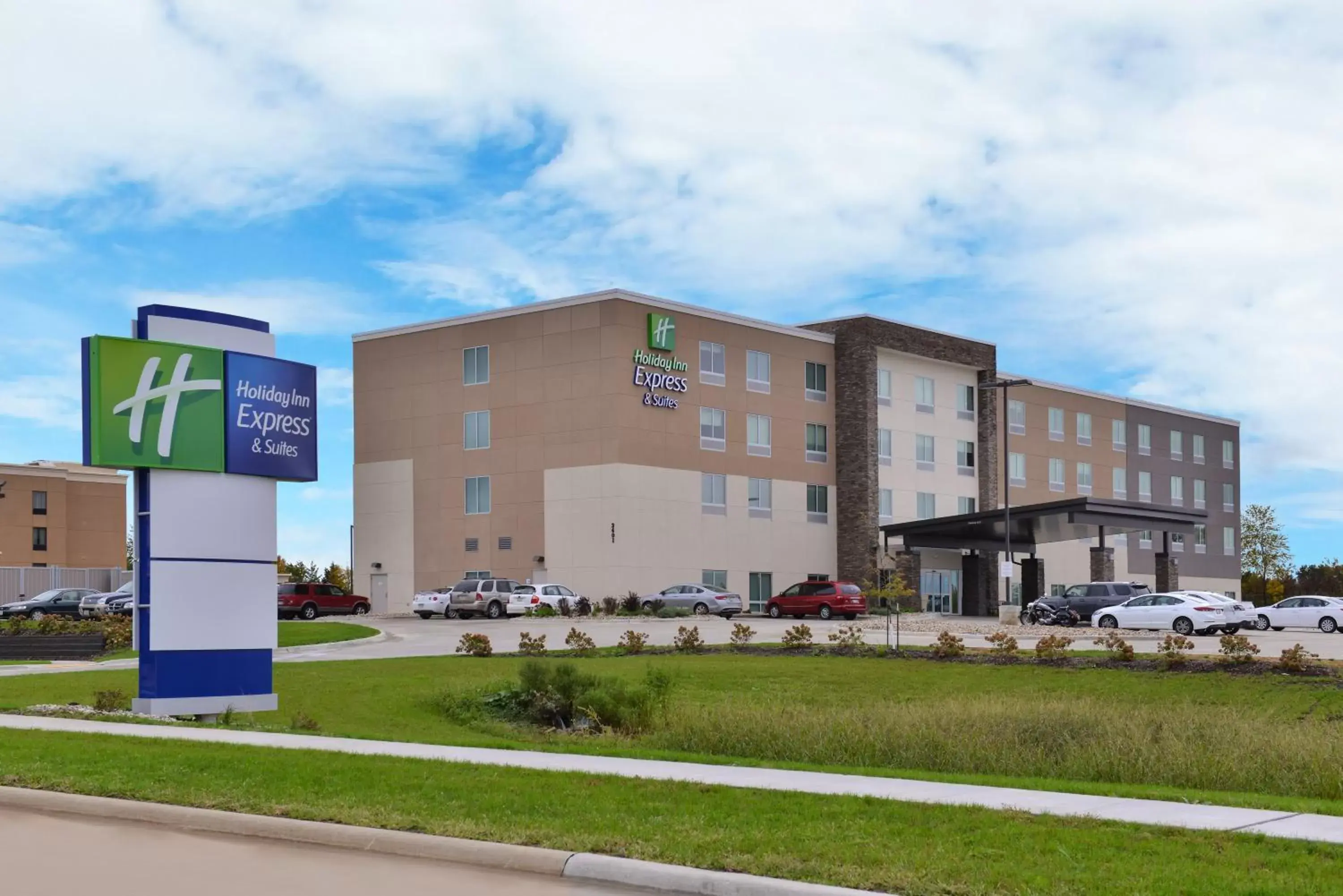 Property building in Holiday Inn Express & Suites - Marshalltown by IHG Property building in Holiday Inn Express & Suites - Marshalltown by IHG