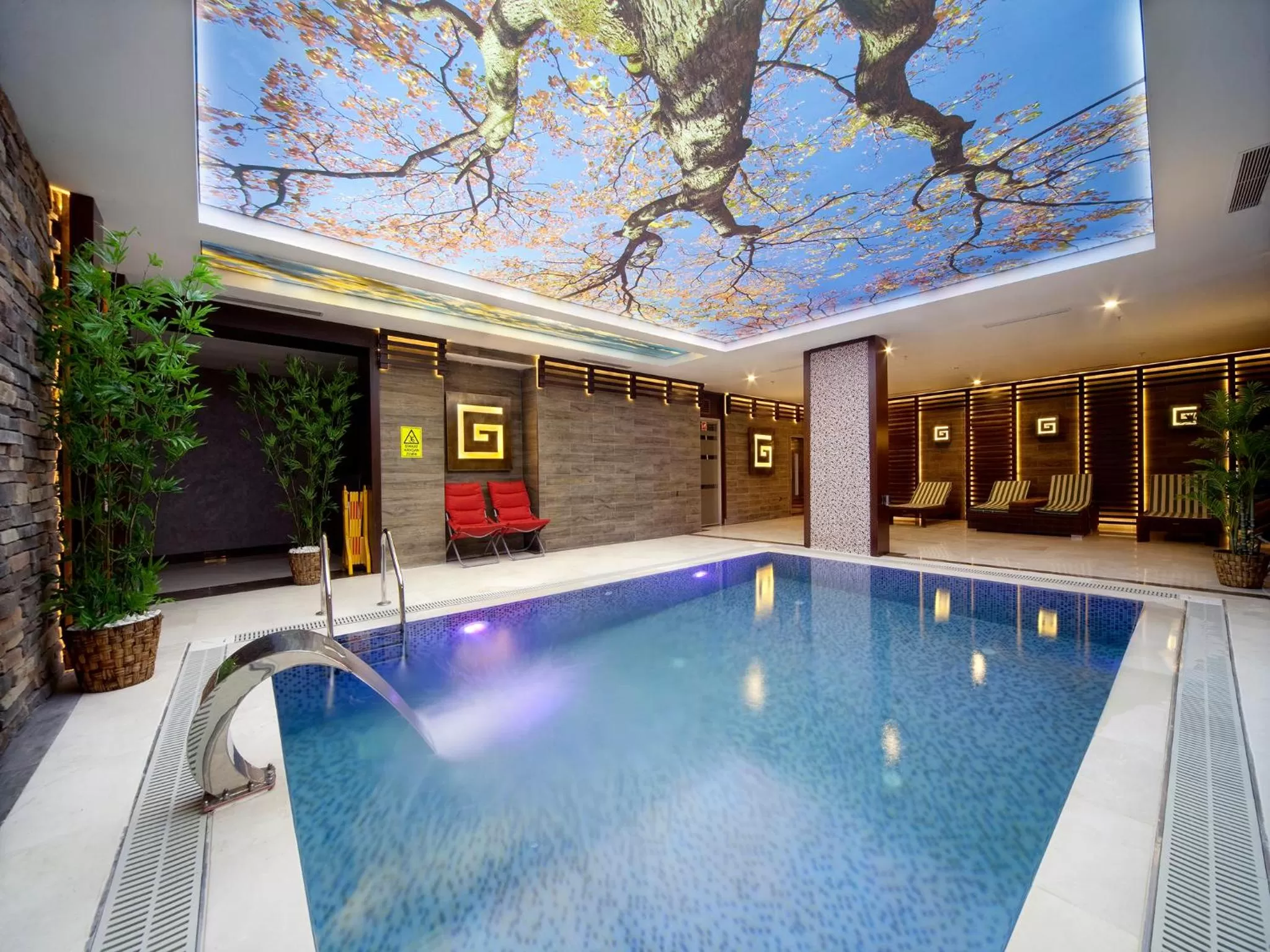 Swimming pool in Grand Hotel de Pera