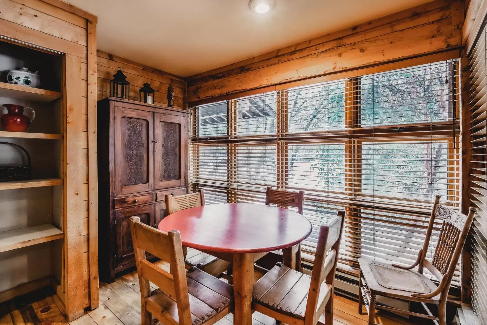 Dining Area in Sundance Mountain Resort