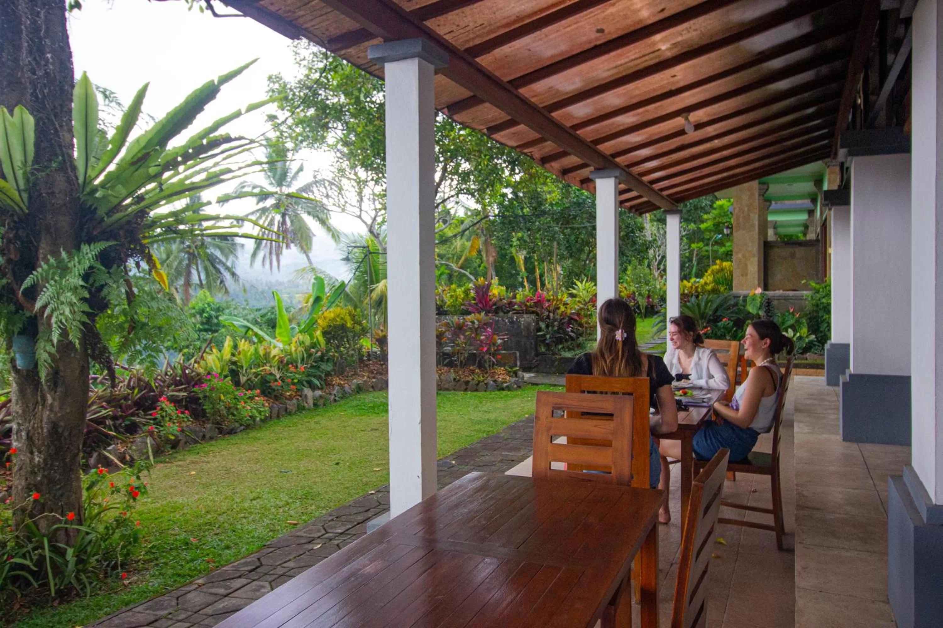 People in VILLA IPSA