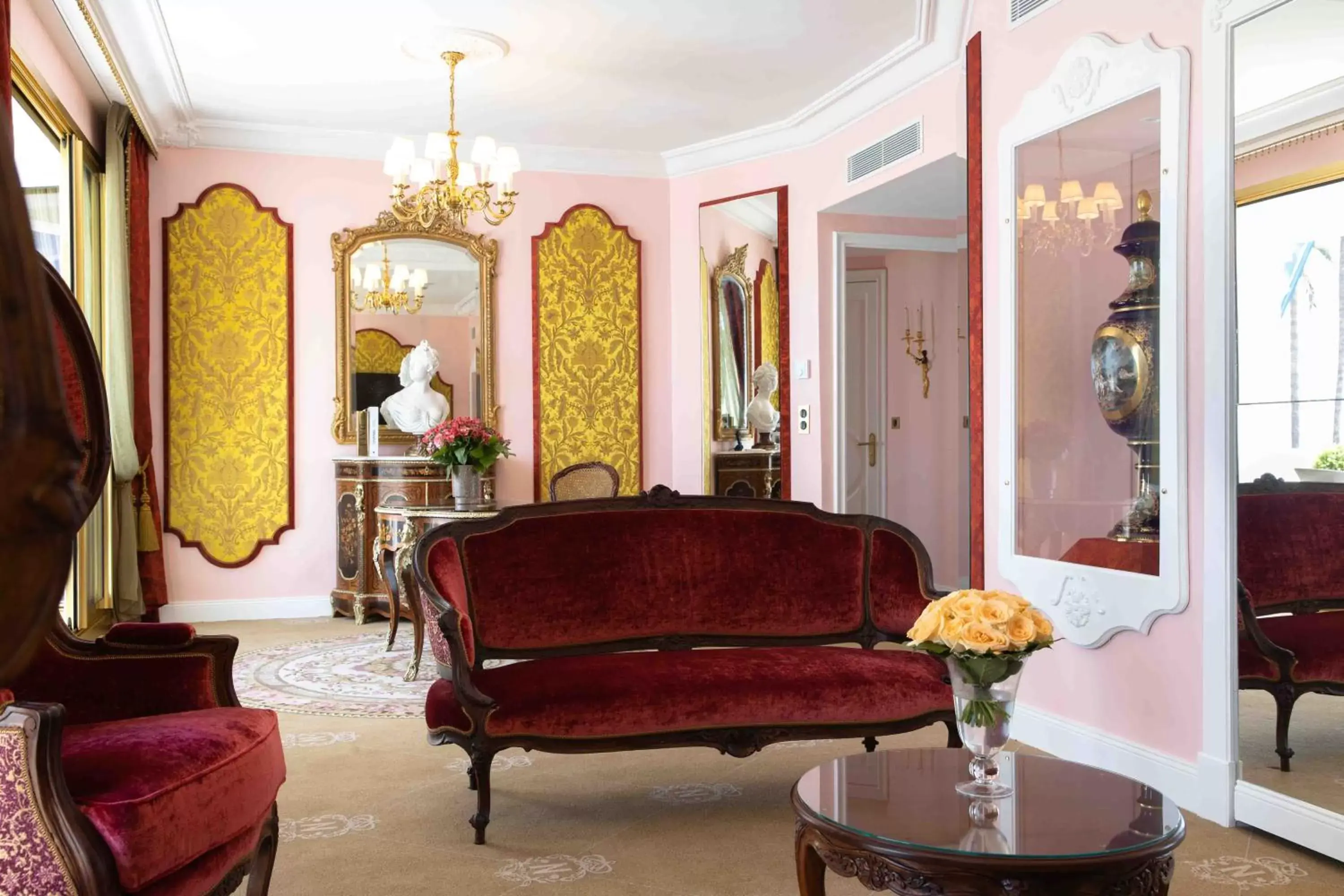 Living room, Lobby/Reception in Hotel Le Negresco