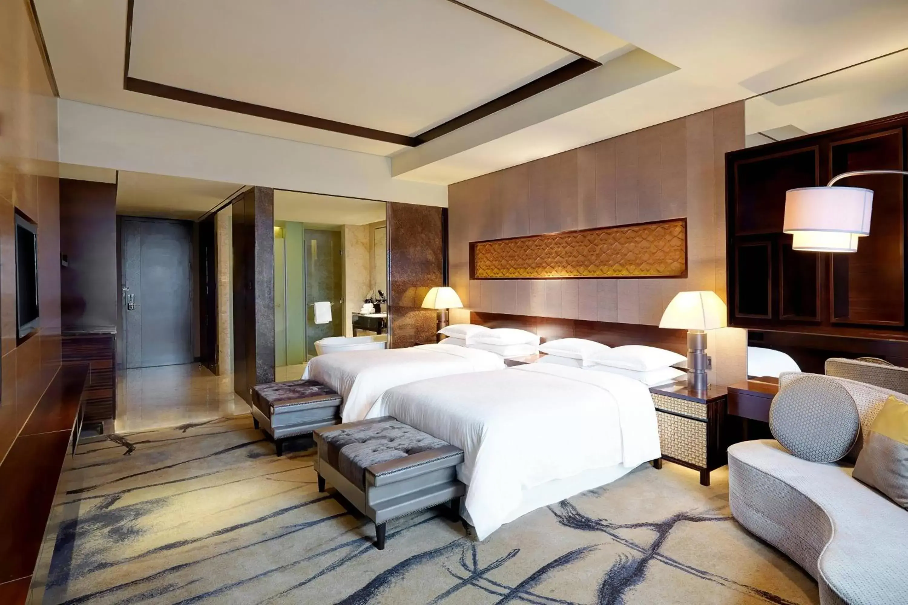 Photo of the whole room, Bed in Sheraton Xi'an North City Hotel