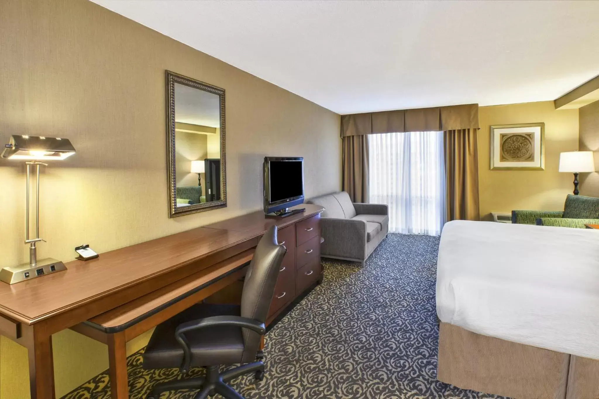 Photo of the whole room in Holiday Inn National Airport/Crystal City, an IHG Hotel