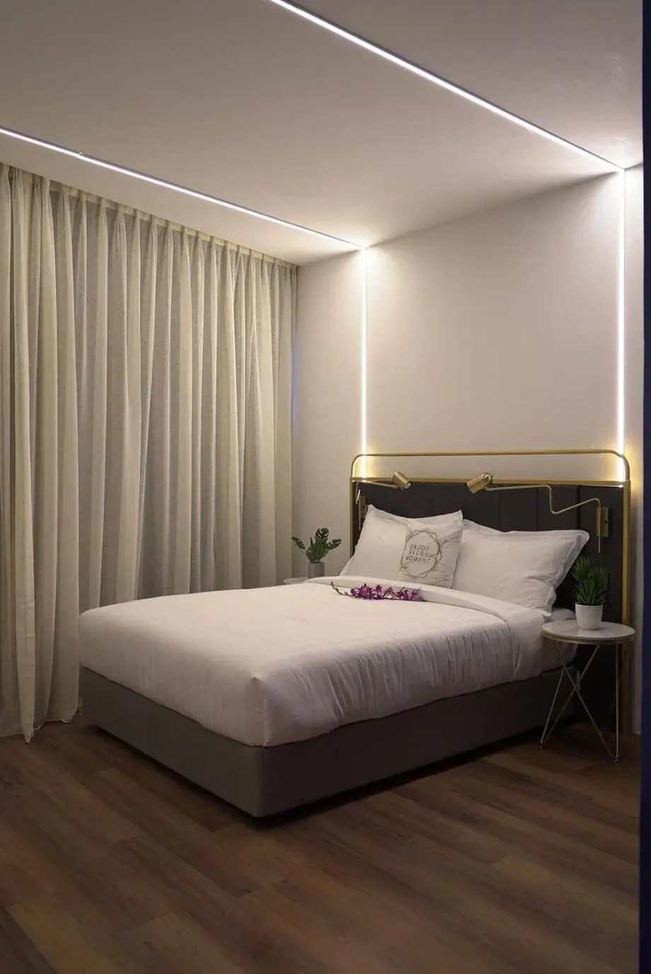 Bed in Regatta Suites Kozi Square Kuching