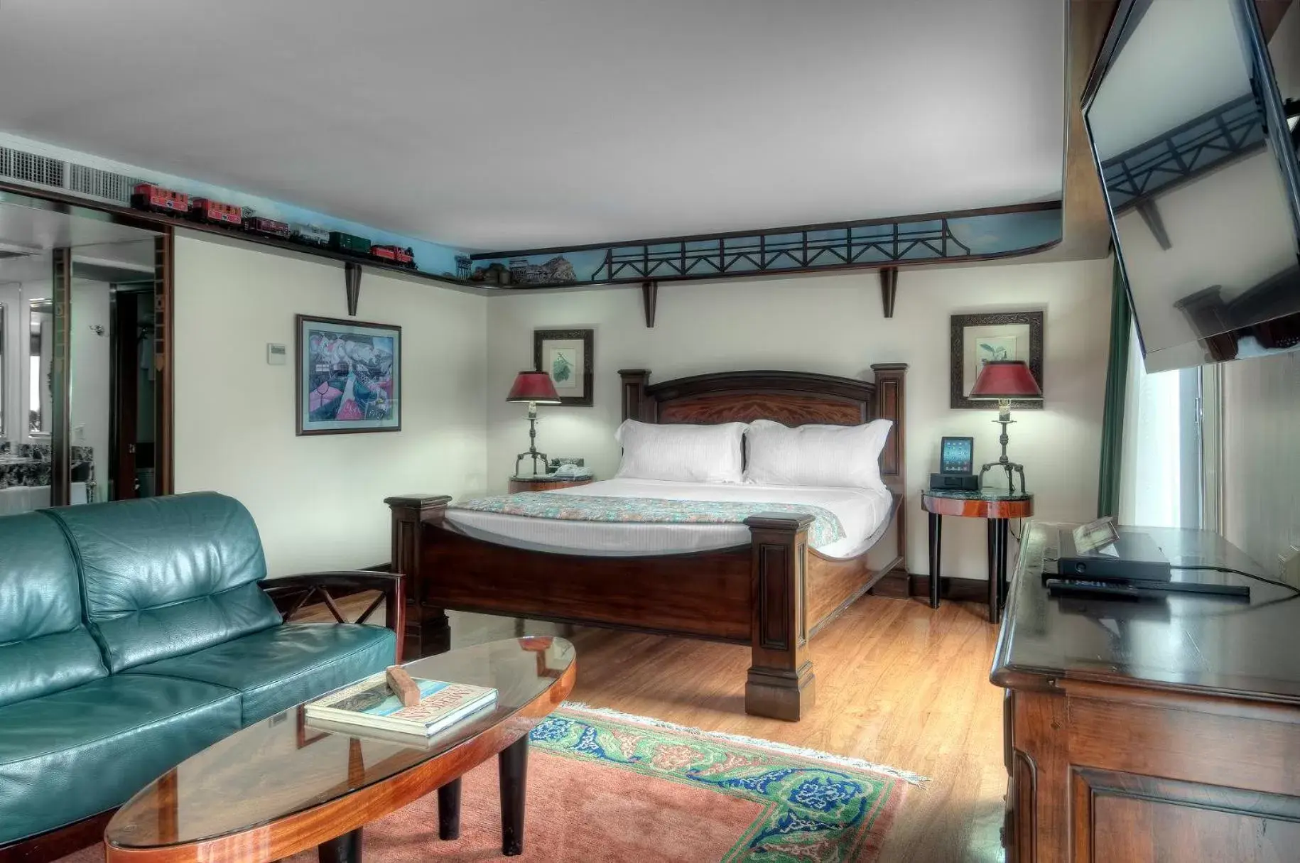 Bed in Dinah's Garden Hotel