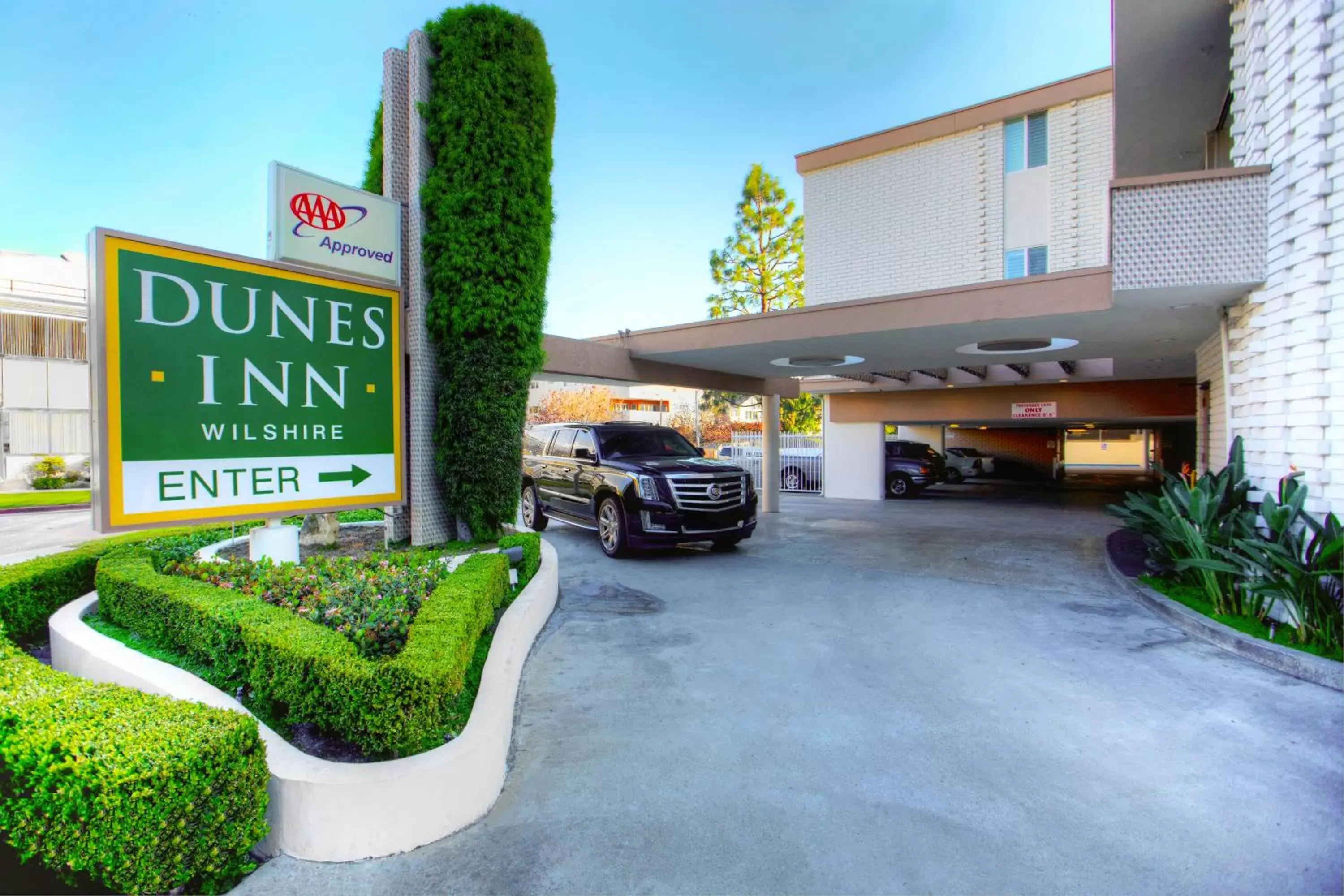 Facade/entrance in Dunes Inn - Wilshire Facade/entrance in Dunes Inn - Wilshire