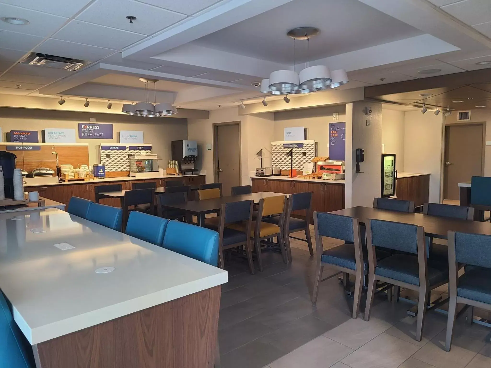 Breakfast, Restaurant/Places to Eat in Holiday Inn Express Fort Lauderdale North - Executive Airport, an IHG Hotel