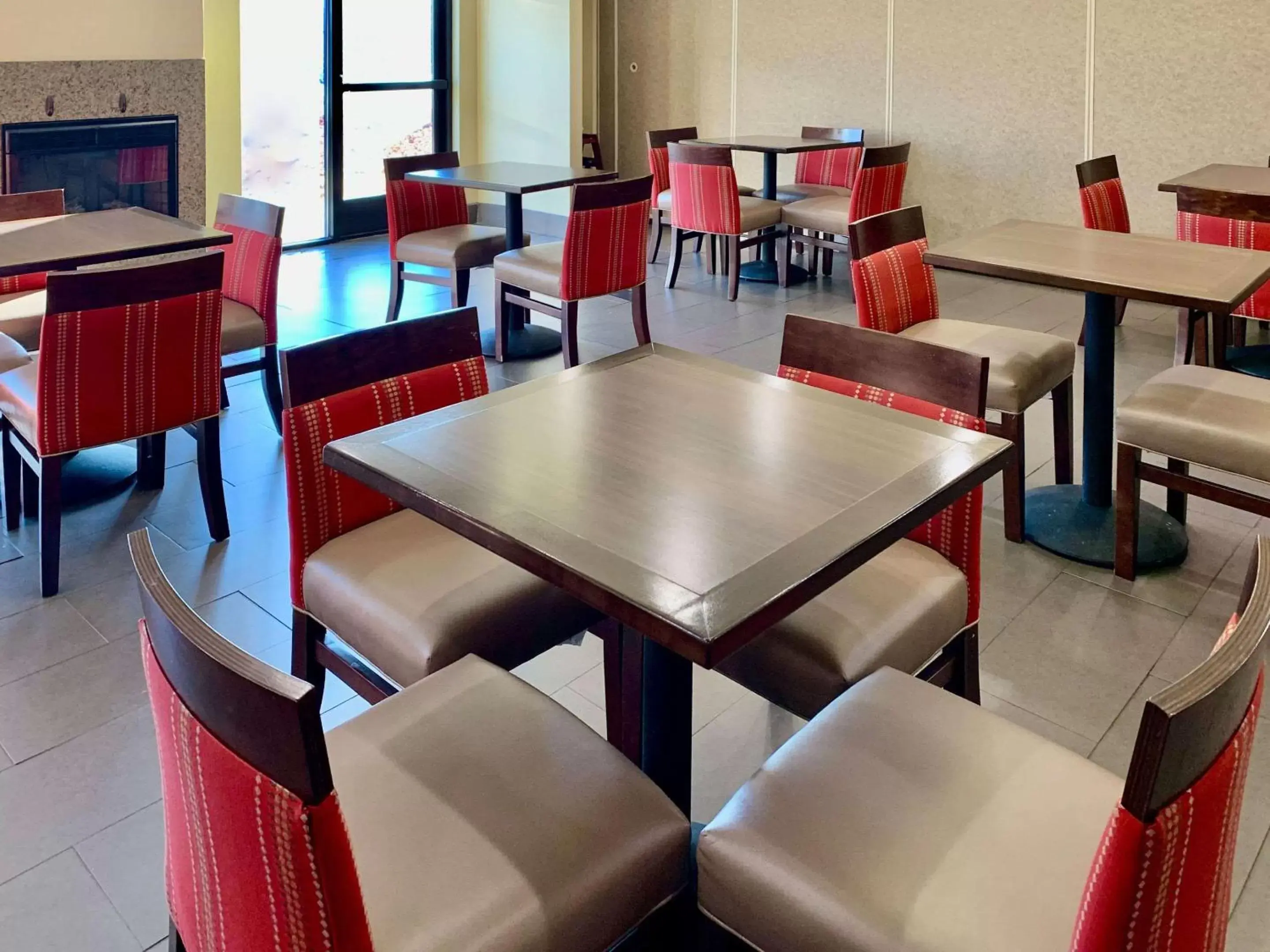 Restaurant/Places to Eat in Comfort Inn Ogden near Event Center