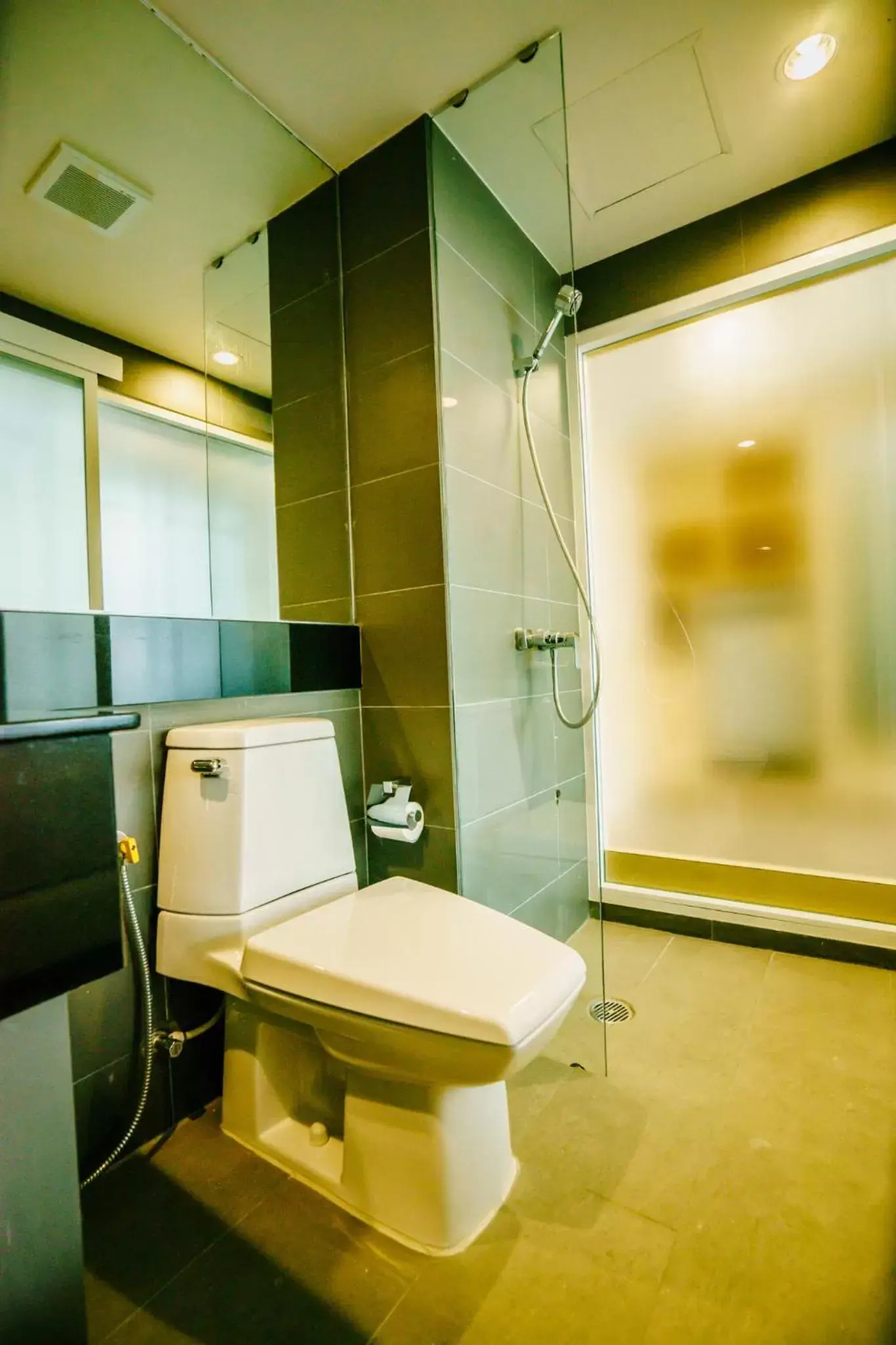 Shower, Bathroom in Moon Dragon Hotel