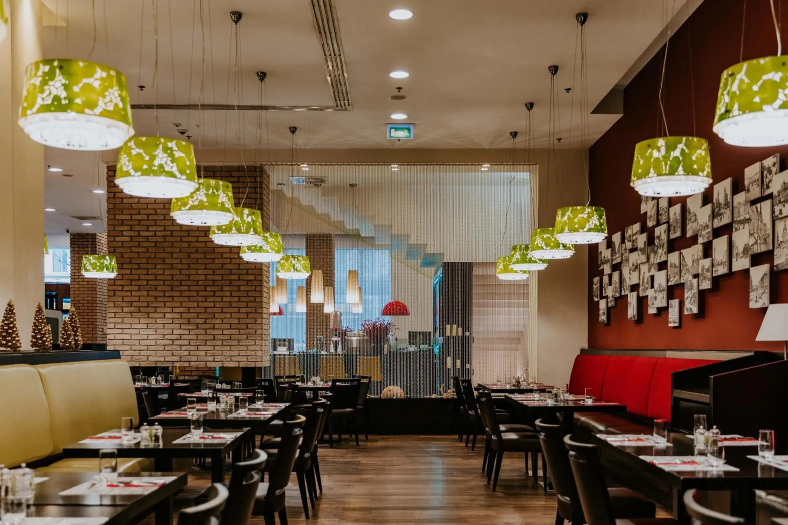 Restaurant/Places to Eat in Courtyard by Marriott Budapest City Center