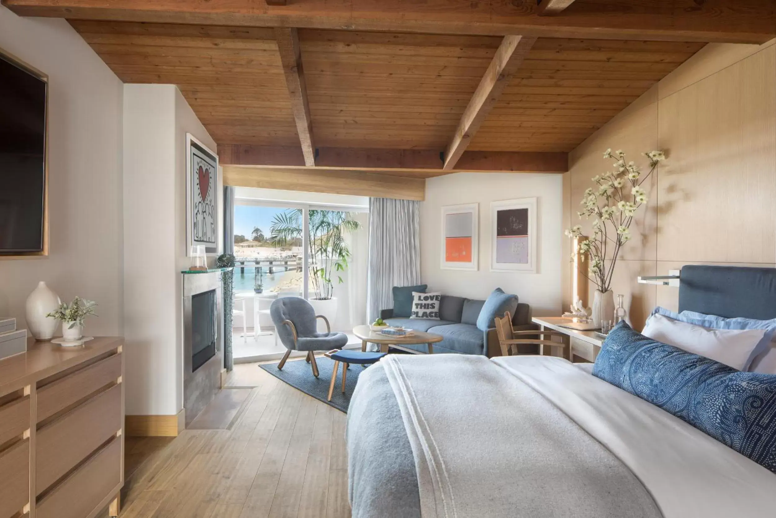 Photo of the whole room, Bed in Malibu Beach Inn Photo of the whole room, Bed in Malibu Beach Inn
