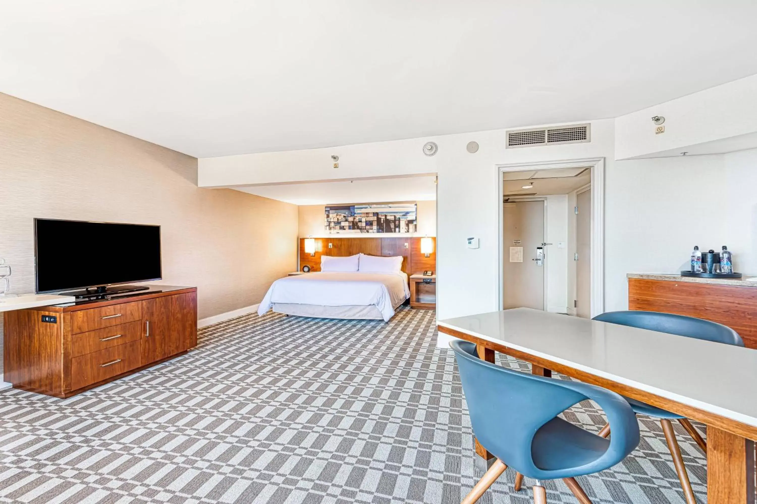 Bedroom, TV/Entertainment Center in Renaissance Long Beach Hotel