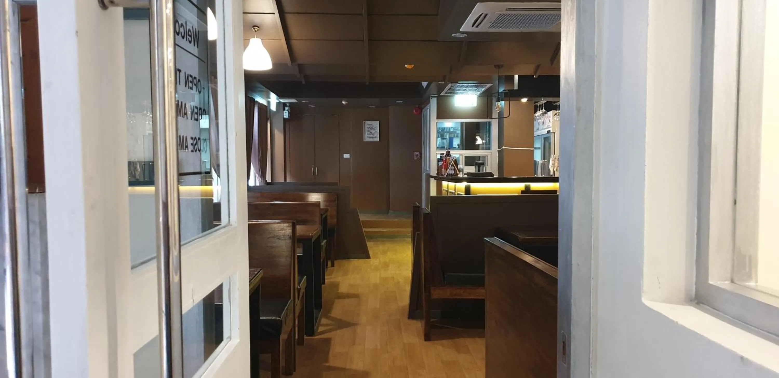 Restaurant/places to eat in Vinary Hotel Sukhumvit