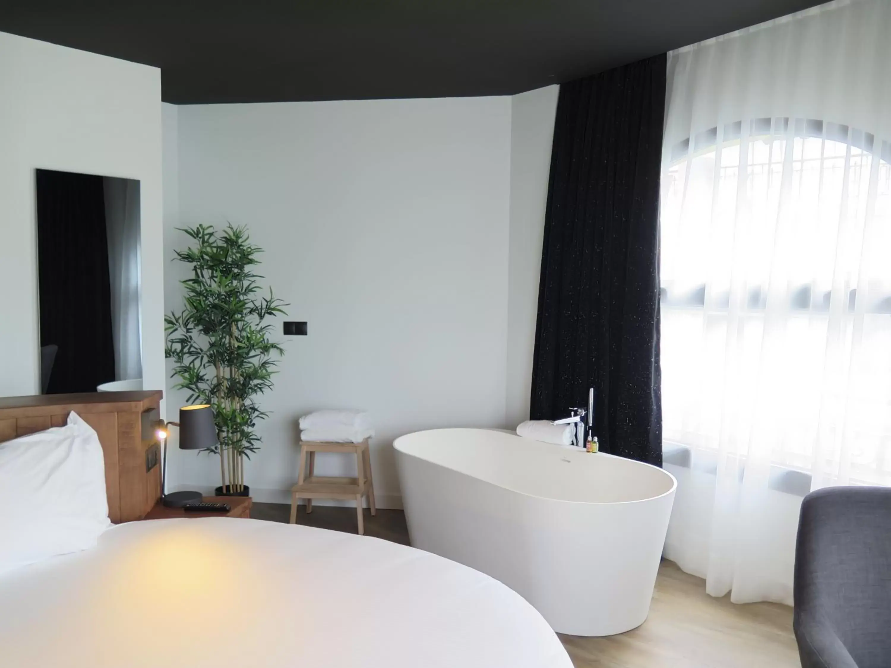 Bedroom, Seating Area in Hotel Tayko Bilbao