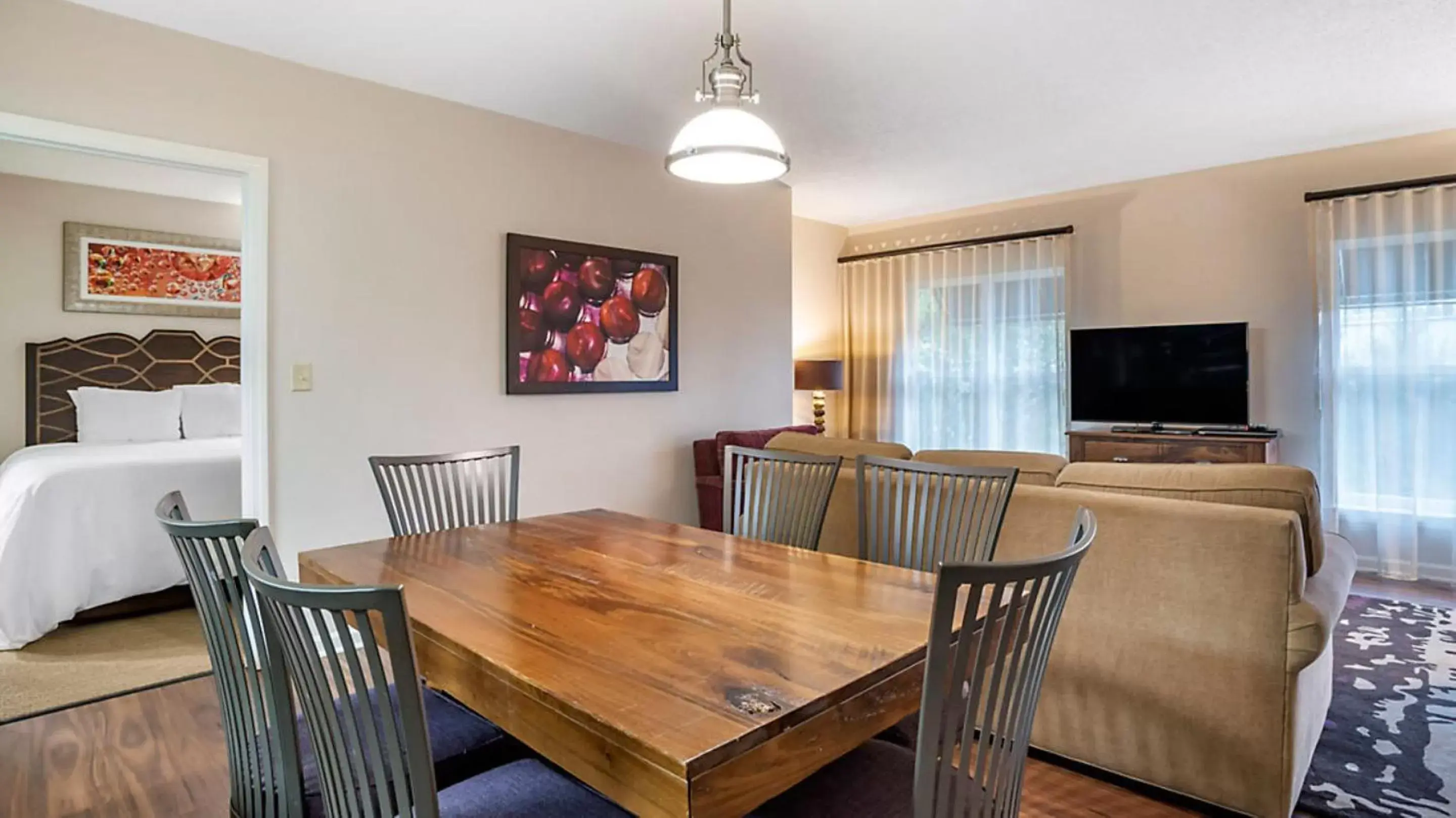 TV and multimedia, Dining Area in Bluegreen Vacations Suites at Hershey