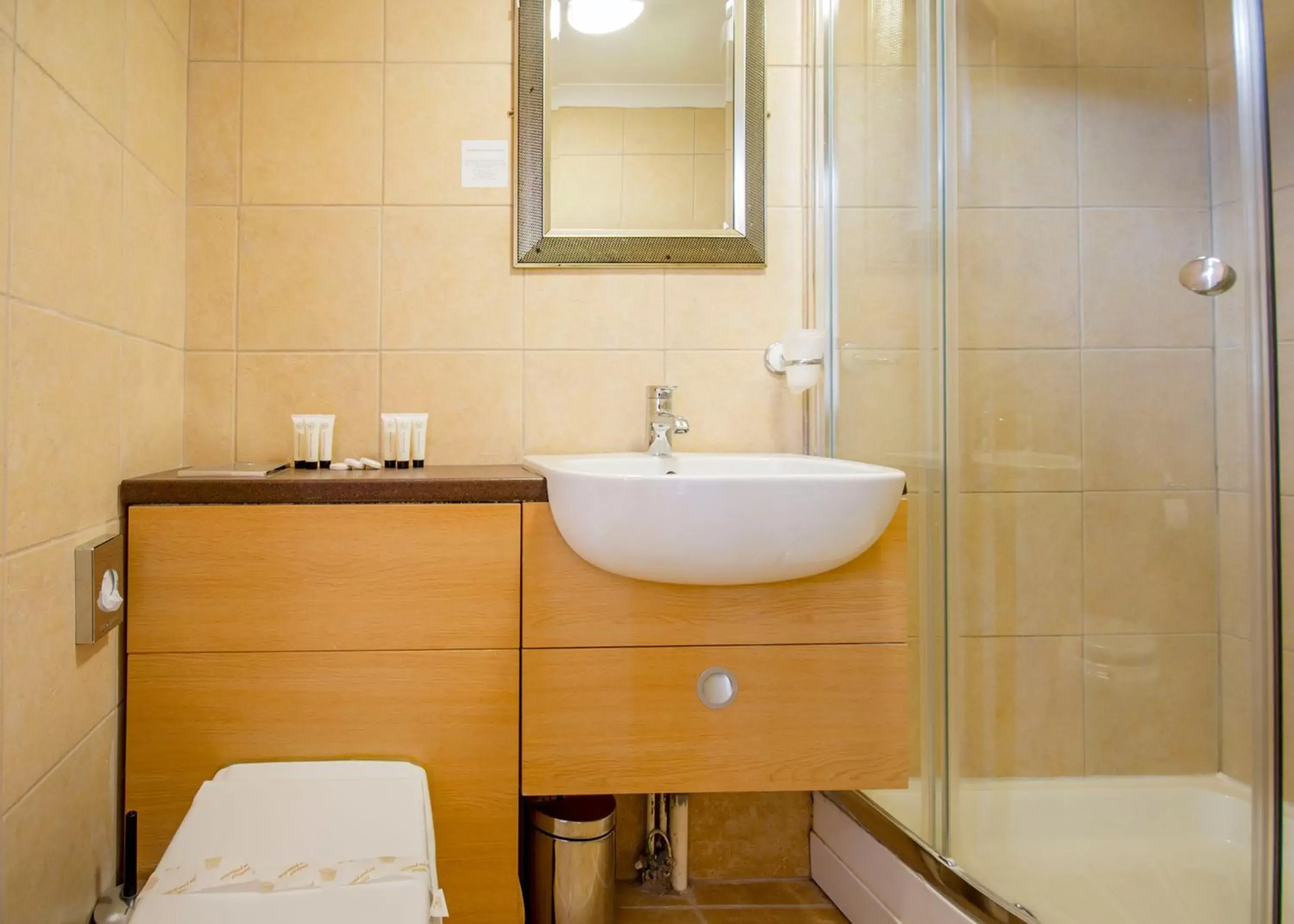 Bathroom in Smiths Hotel
