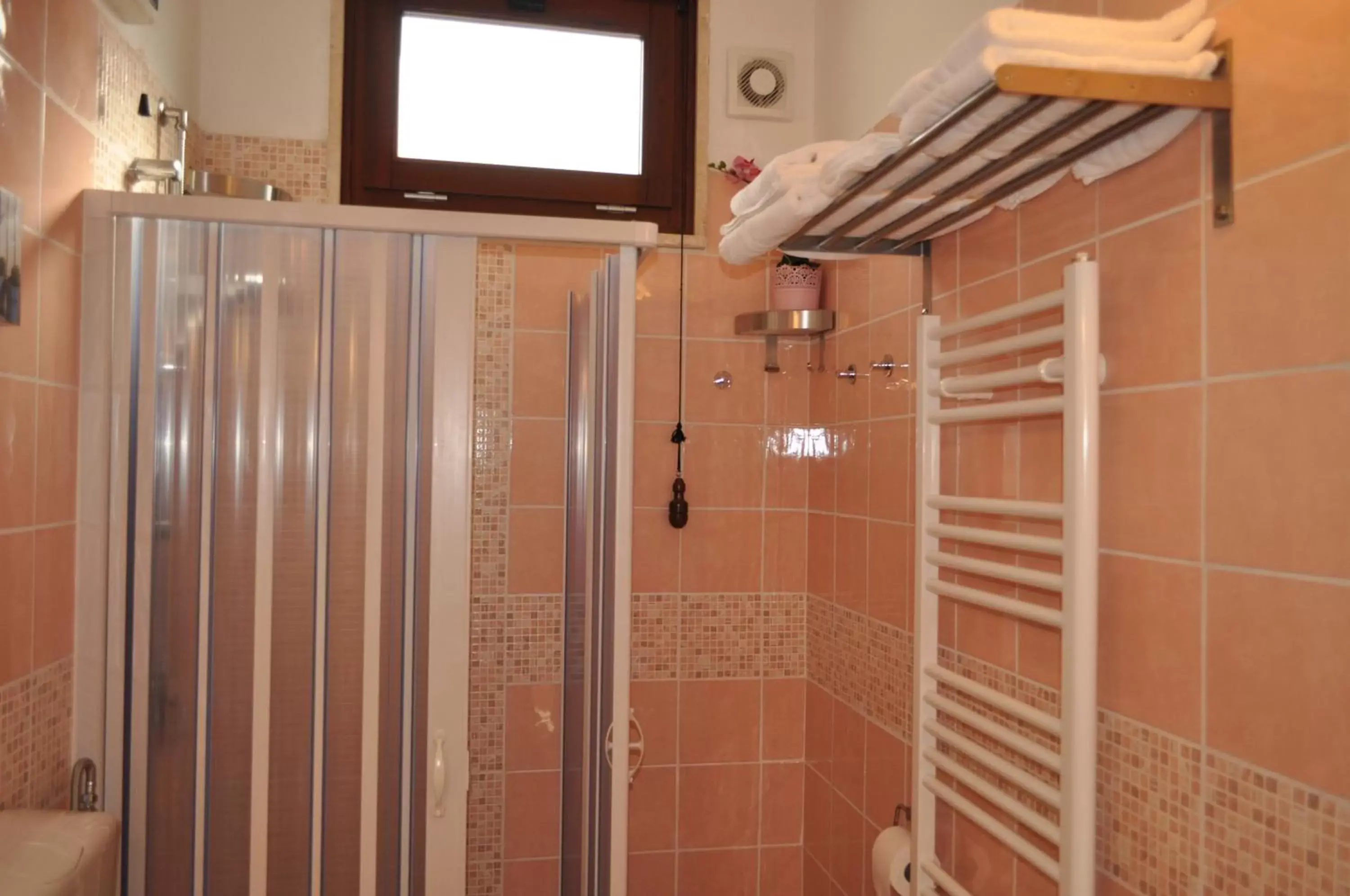 Shower, Bathroom in 7 Contrade