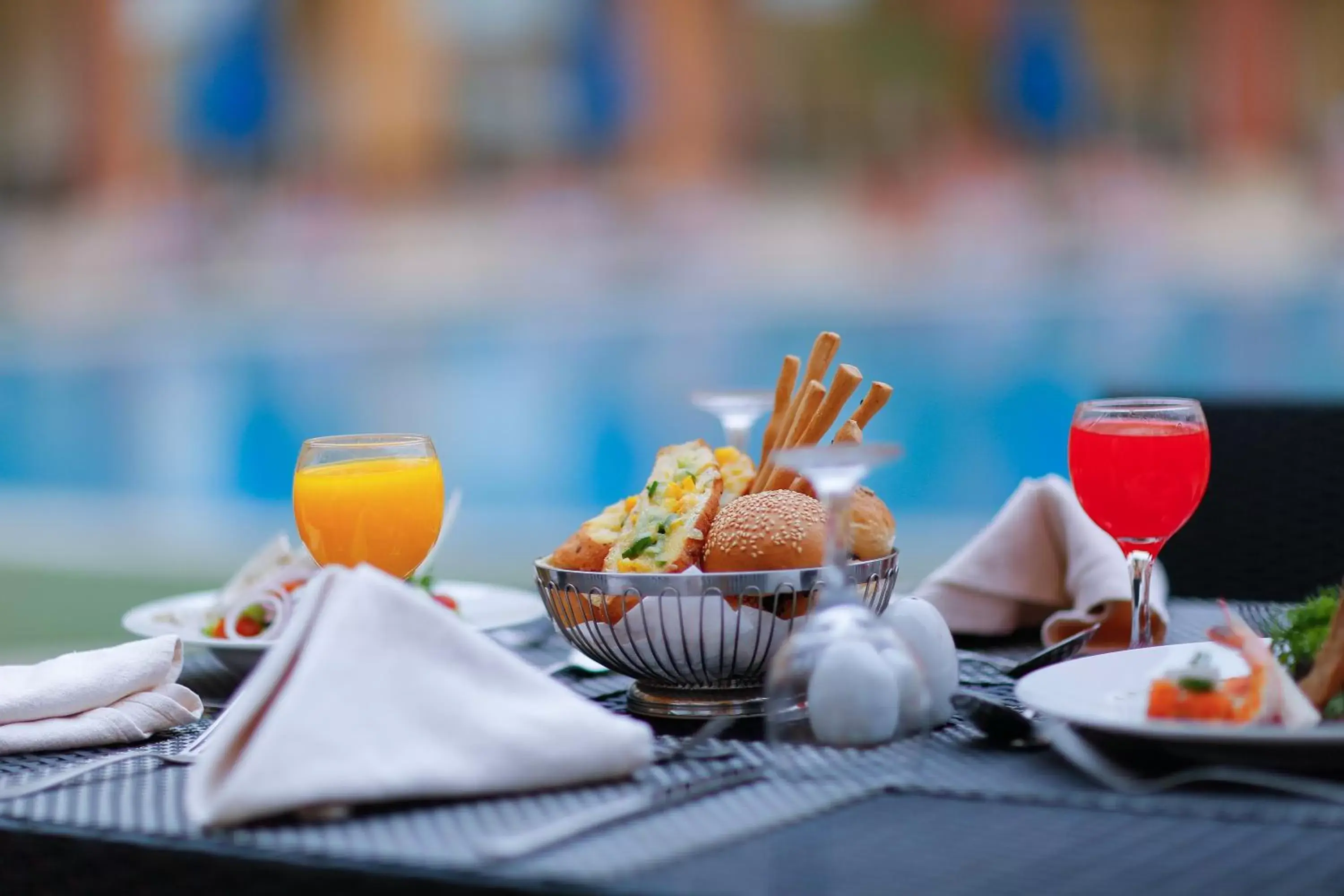 Swimming pool, Breakfast in Tolip Family Park Hotel