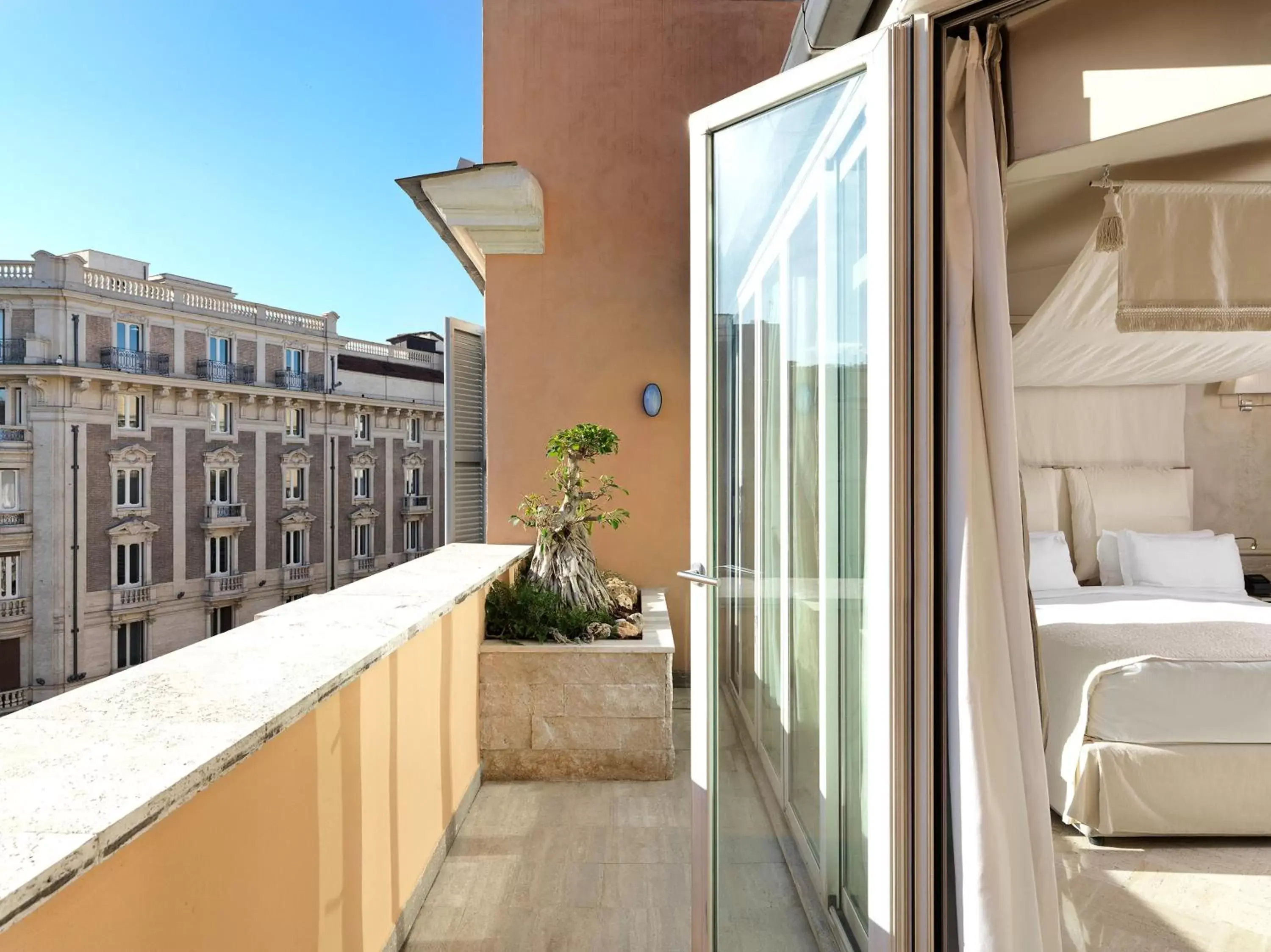 Bed, Balcony/Terrace in Hotel Barocco