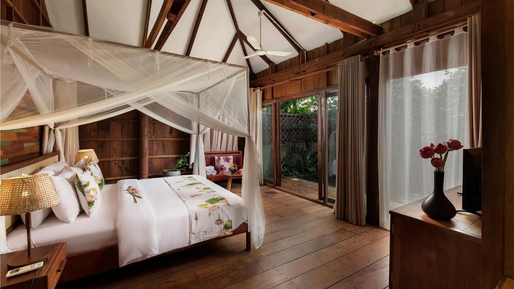 Bedroom, Bed in Dontrei Villa Angkor