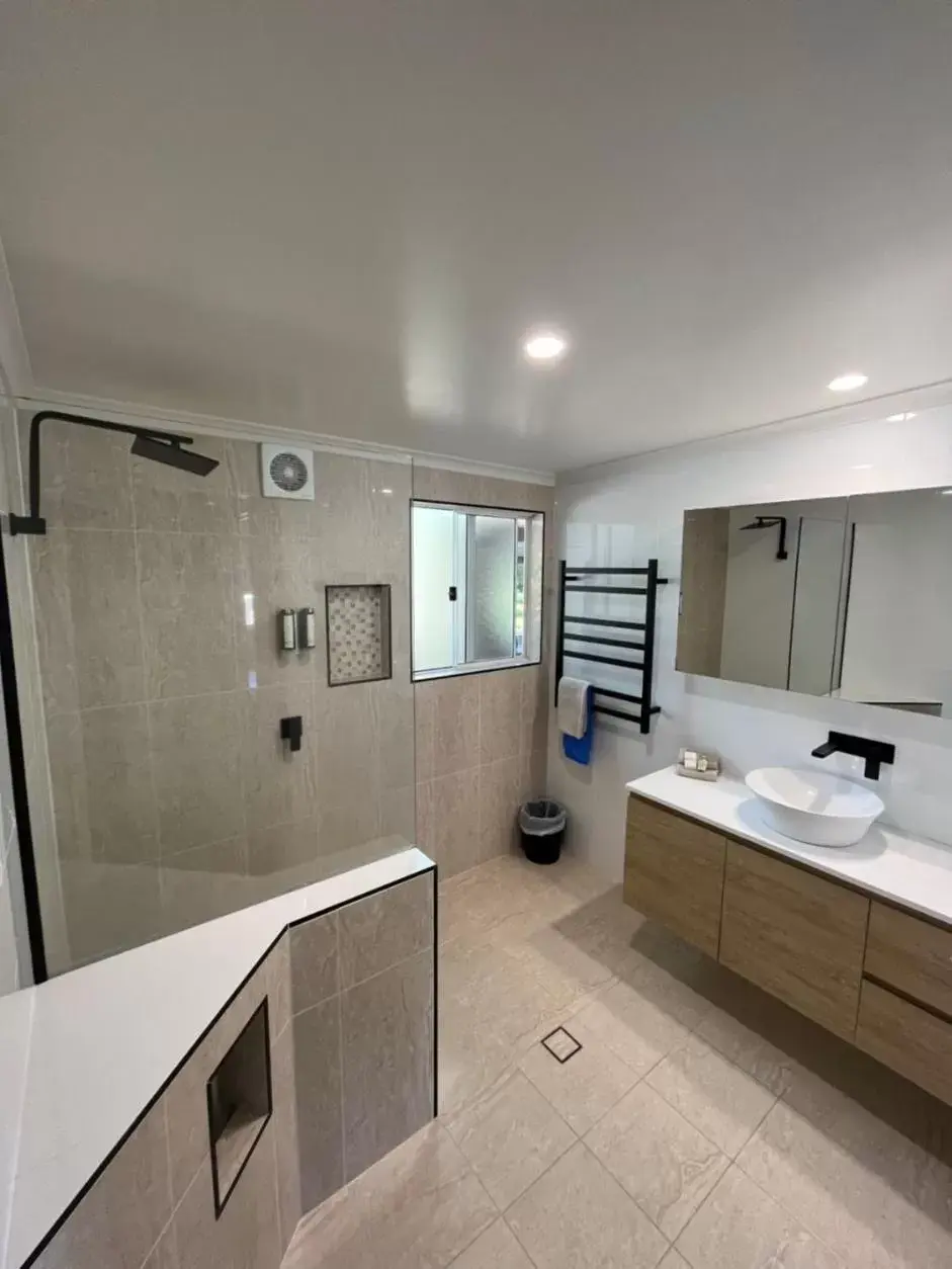 Bathroom in Tathra Beach House Holiday Apartments