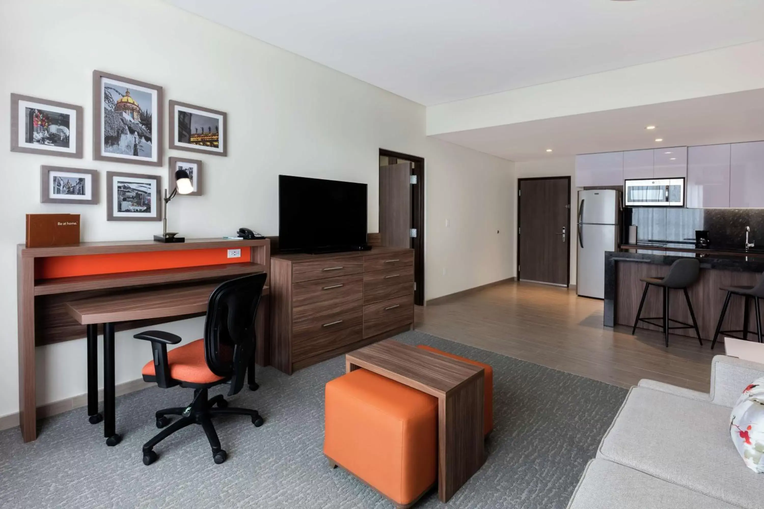 Bedroom, TV/Entertainment Center in Homewood Suites By Hilton Silao Airport