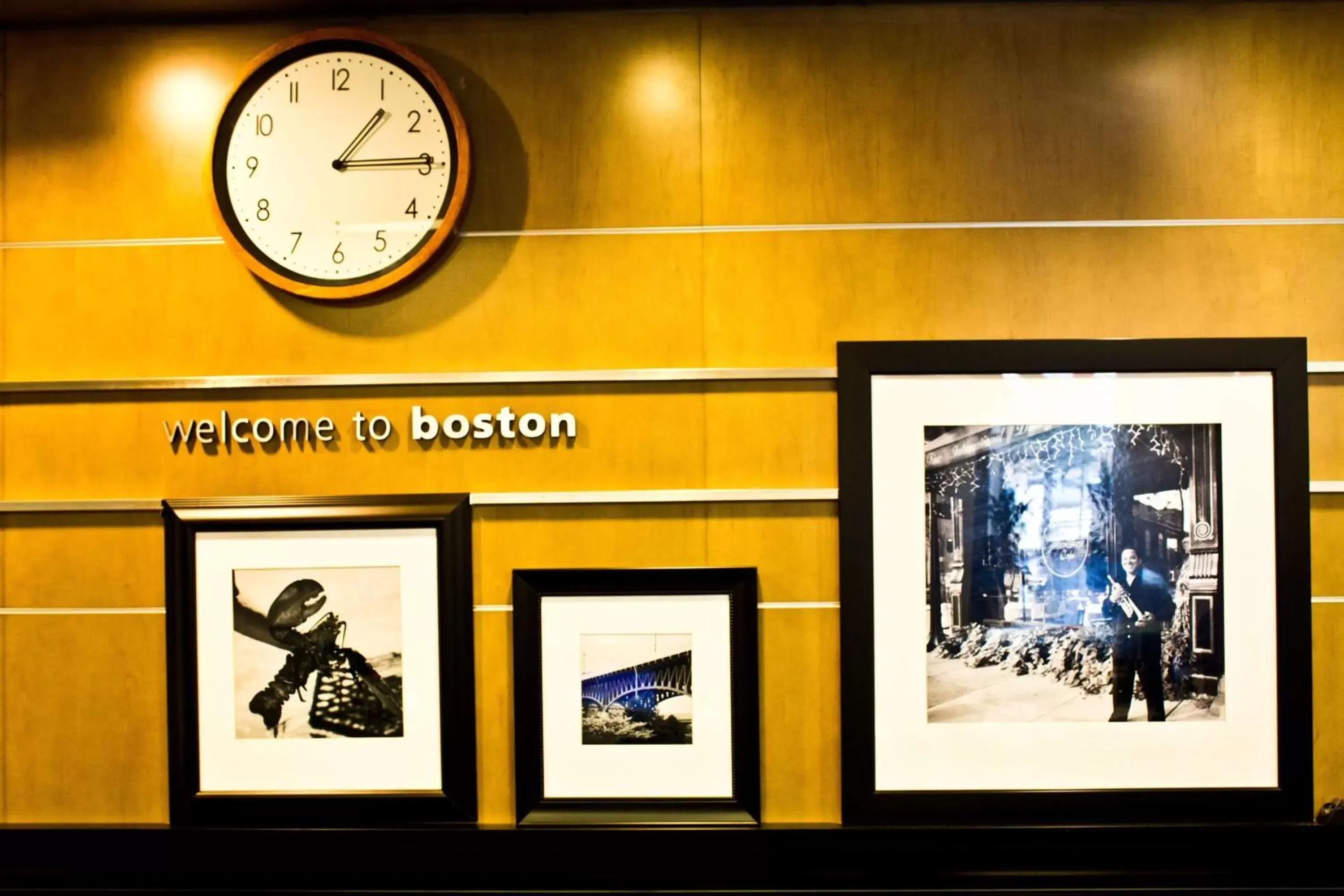 Lobby or reception in Hampton Inn & Suites Boston Crosstown Center
