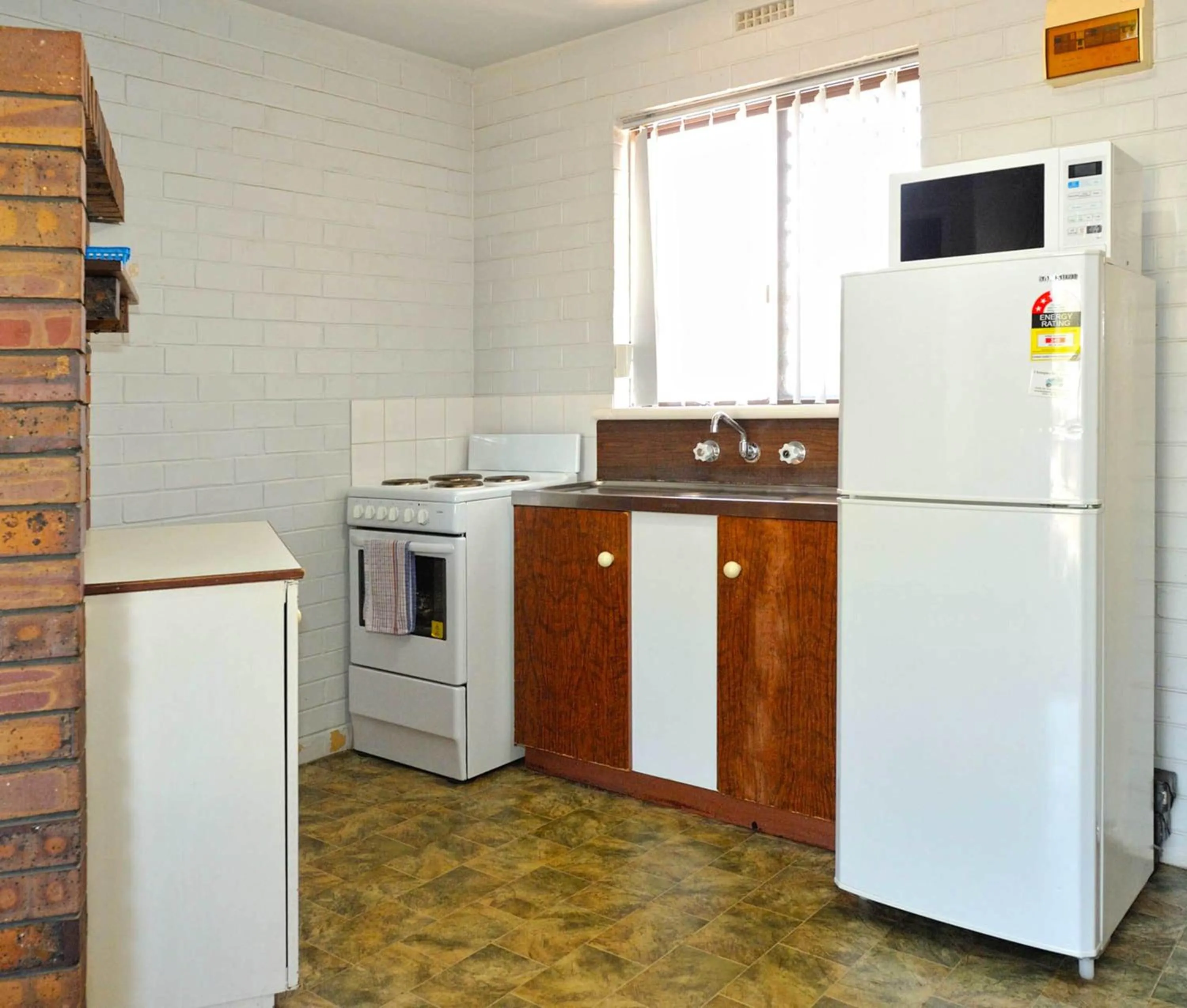 Kitchen or kitchenette in Abrolhos Reef Lodge