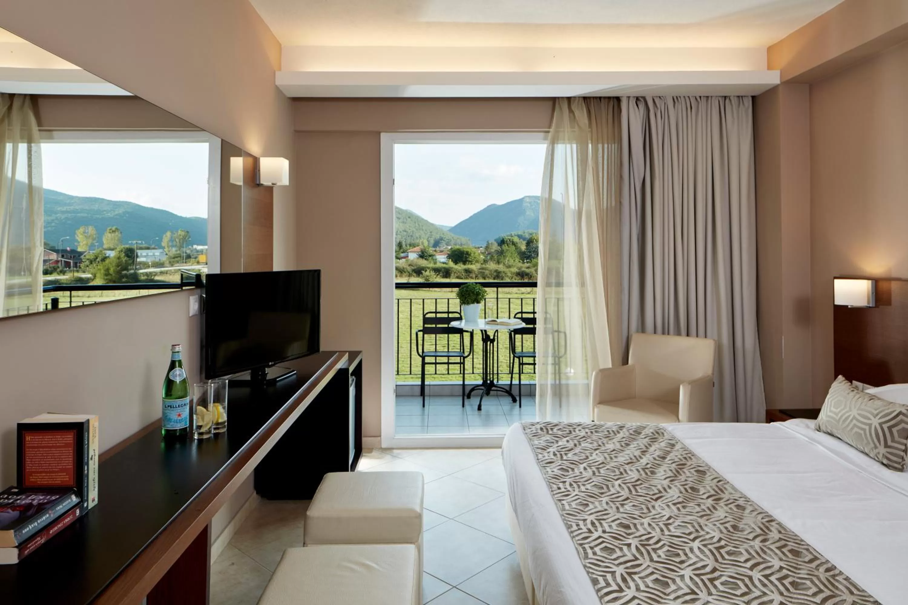 TV and multimedia, Bed in Aar Hotel & Spa Ioannina