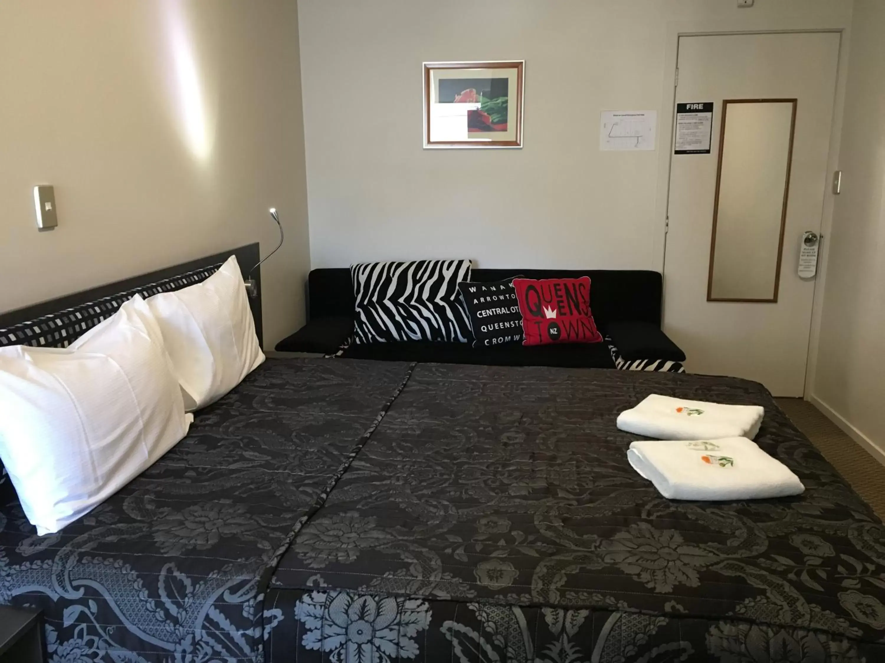 Queen Studio in Motel on Carroll Queen Studio in Motel on Carroll